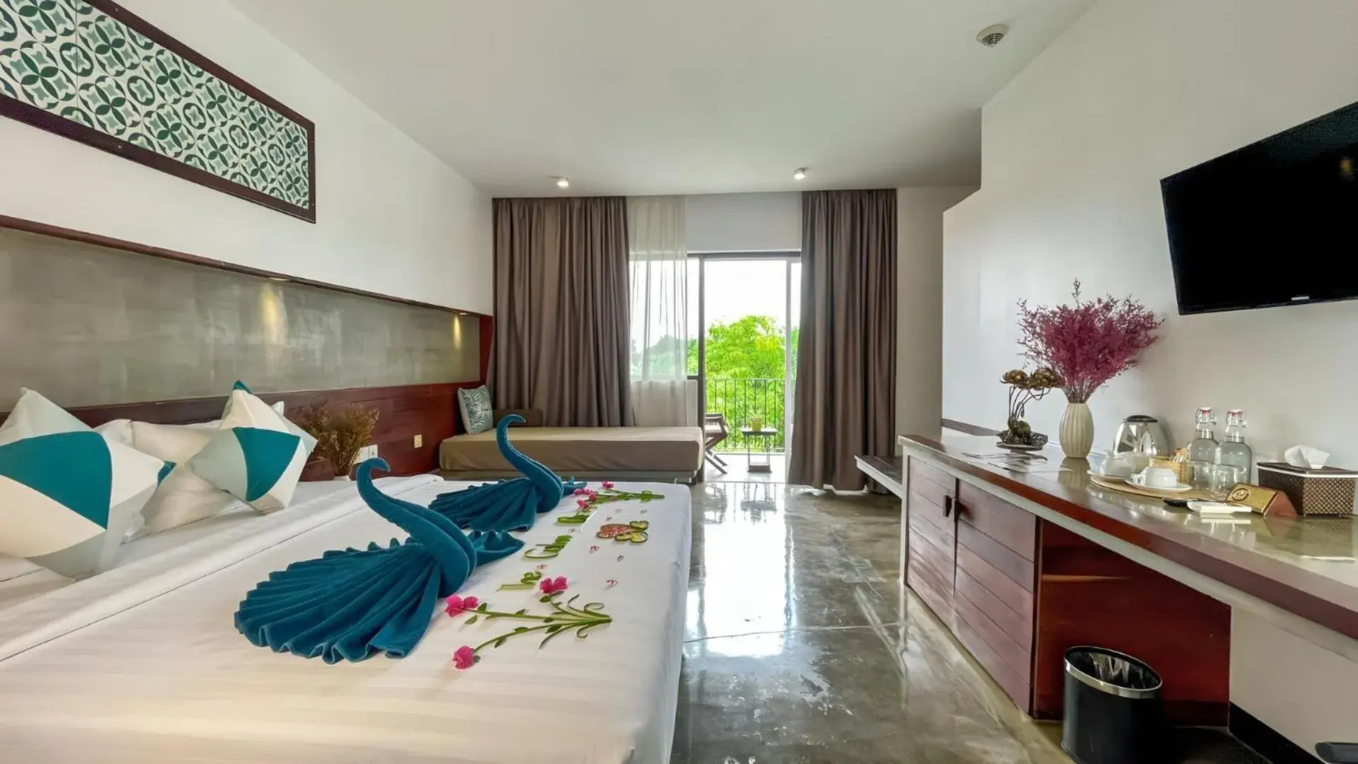 Studio Double Balcony Pool View - Free Pickup in The Calm Oasis Studio Double Balcony Pool View - Free Pickup in The Calm Oasis