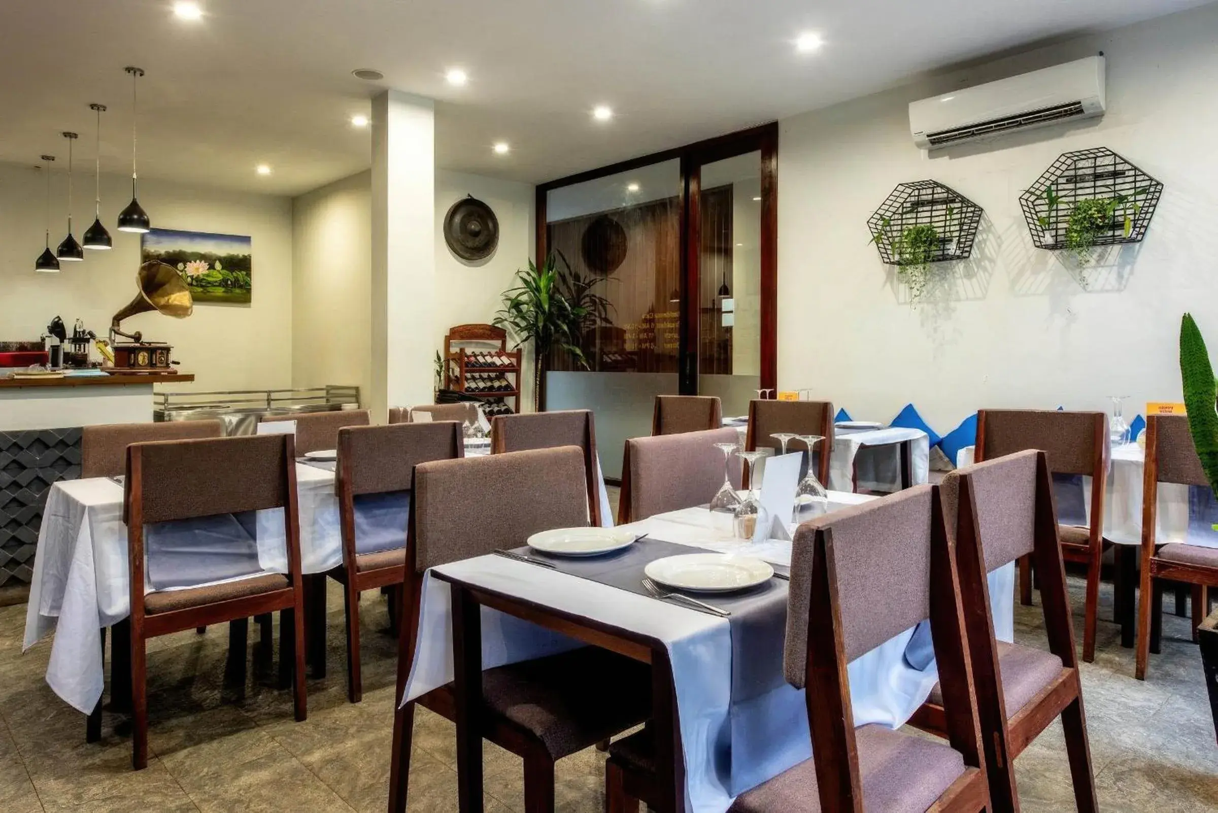 Restaurant/places to eat in The Calm Oasis Restaurant/places to eat in The Calm Oasis