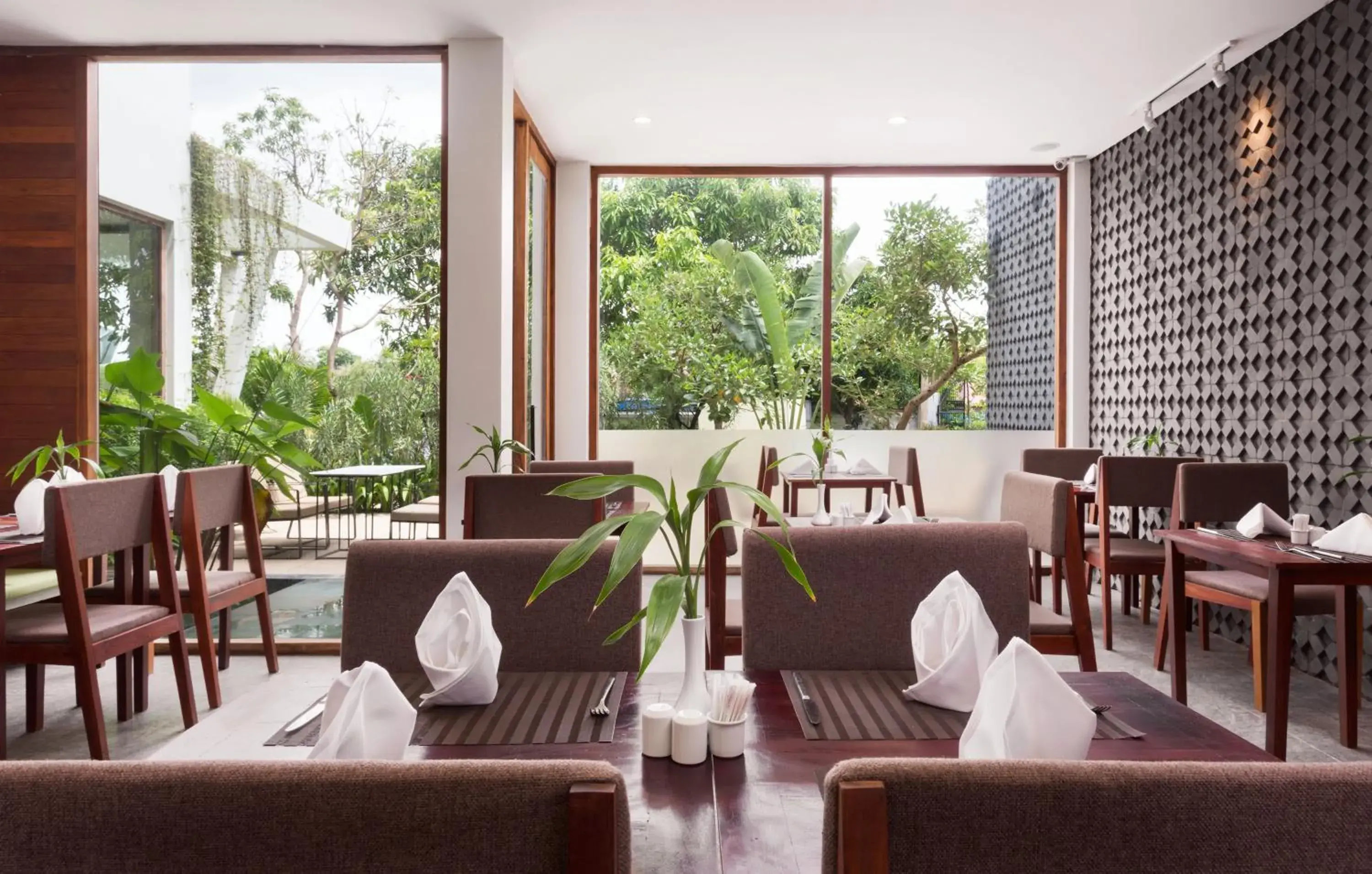 Restaurant/places to eat in The Calm Oasis Restaurant/places to eat in The Calm Oasis