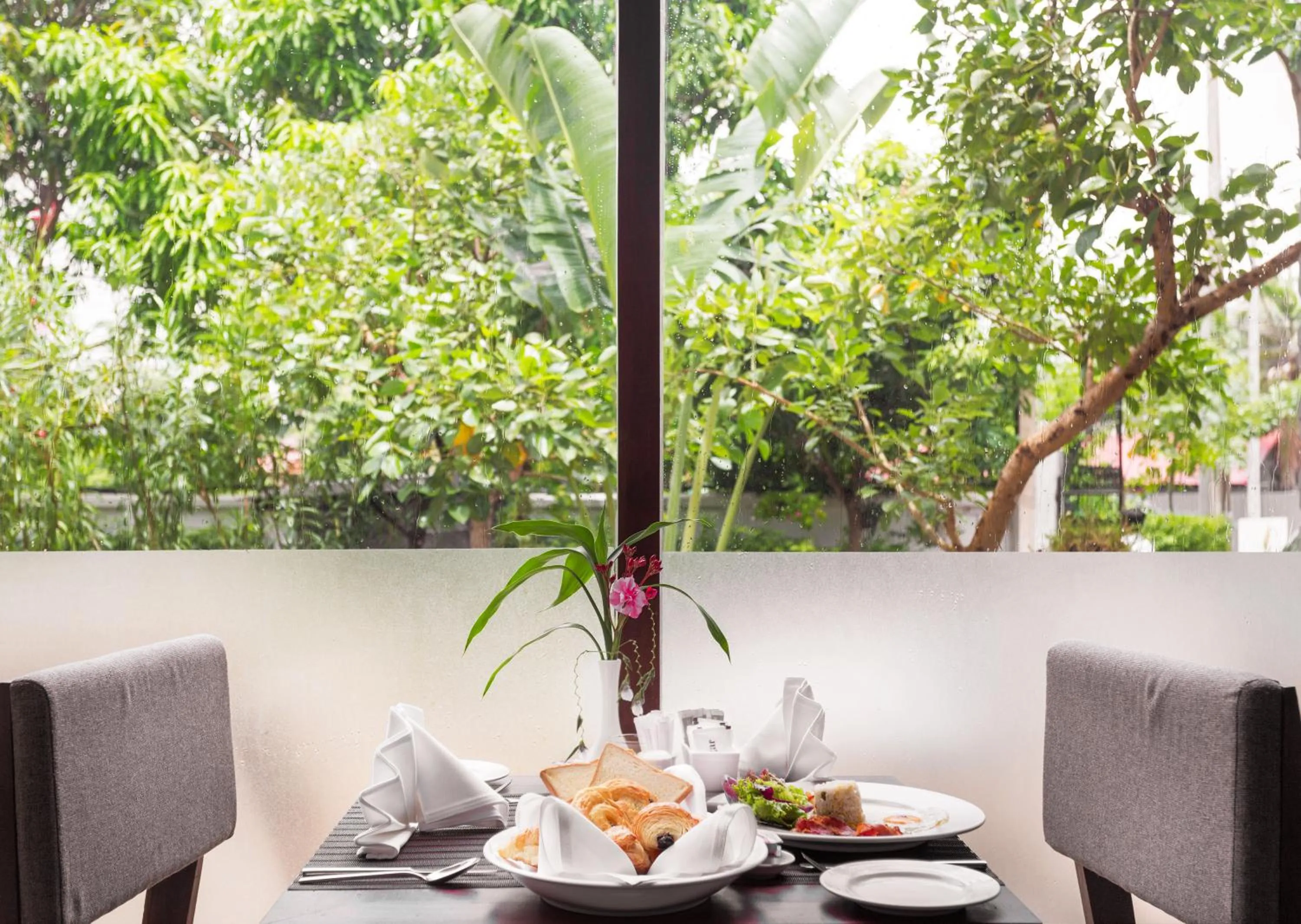 Restaurant/places to eat in The Calm Oasis