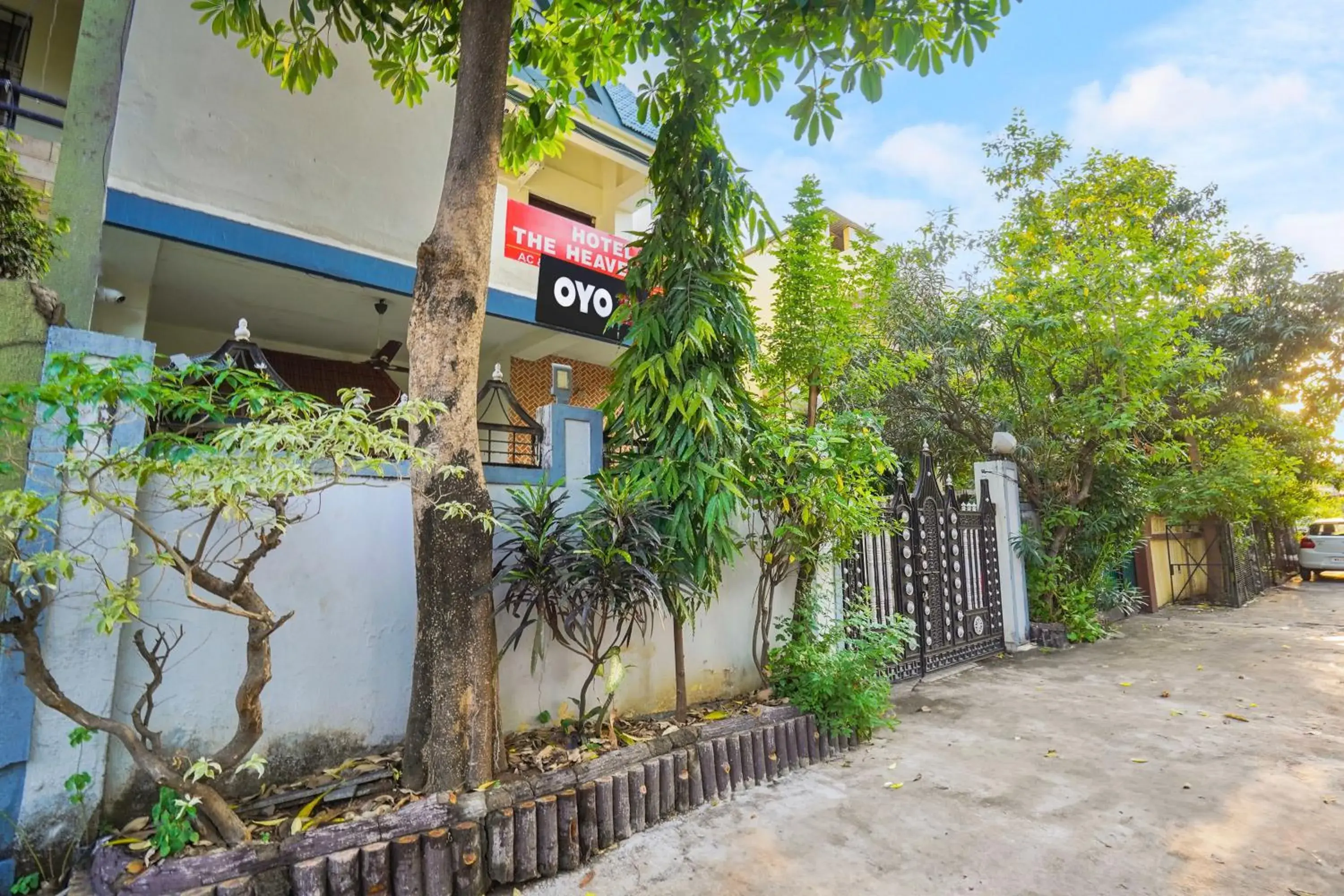 Facade/entrance in Hotel O The Heaven Inn Facade/entrance in Hotel O The Heaven Inn