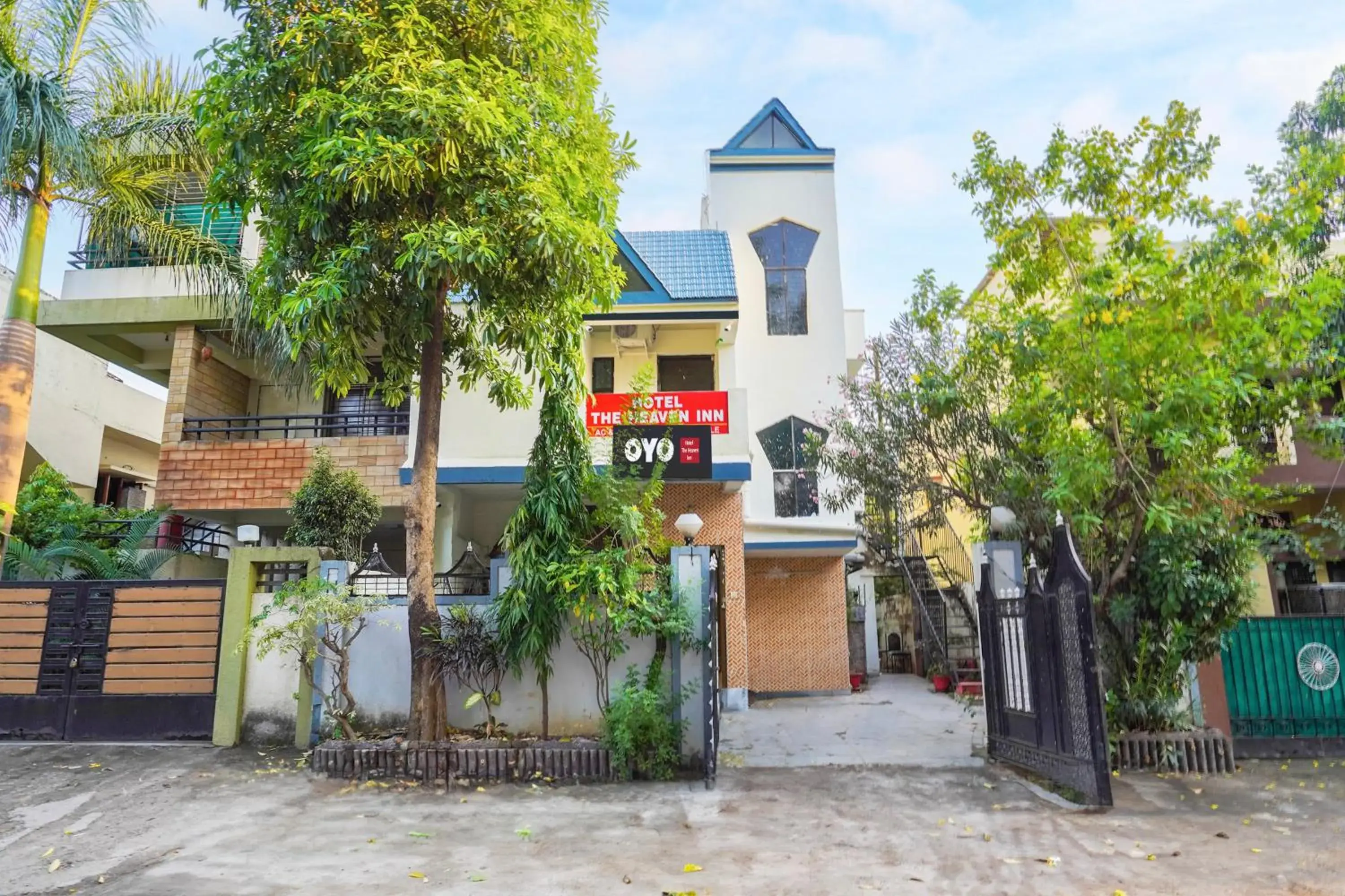 Facade/entrance in Hotel O The Heaven Inn Facade/entrance in Hotel O The Heaven Inn