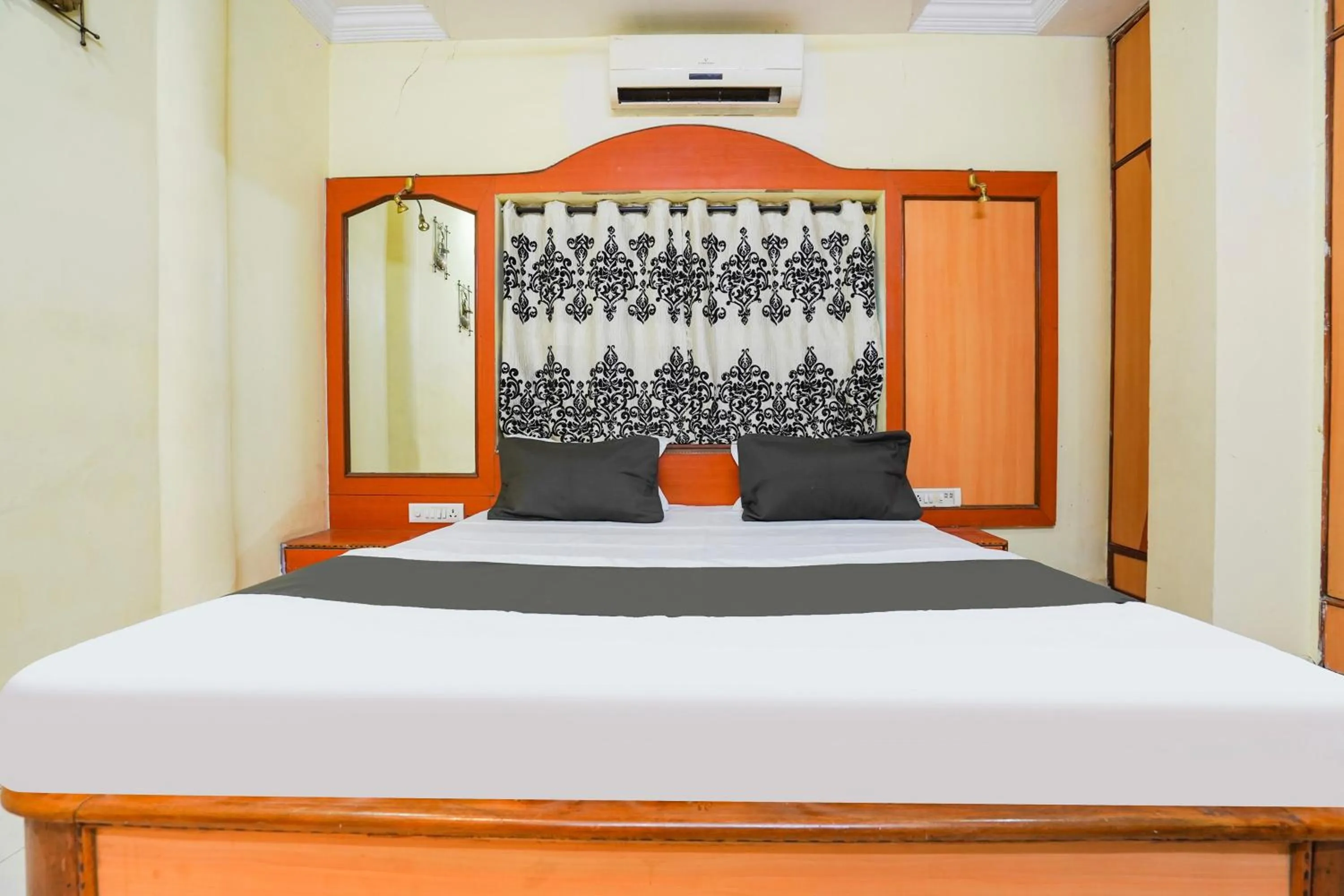 Bedroom, Bed in Hotel O The Heaven Inn