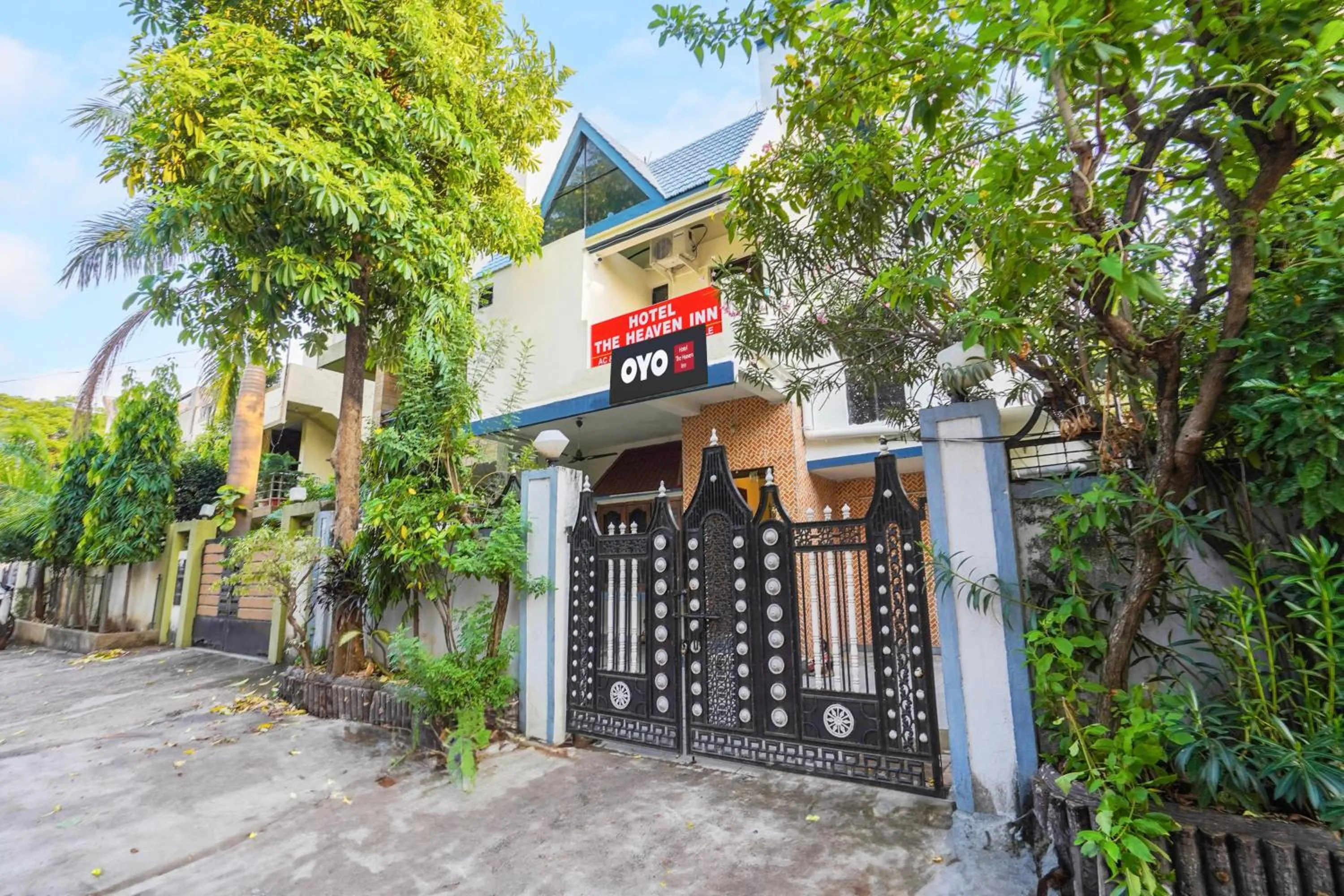Facade/entrance in Hotel O The Heaven Inn