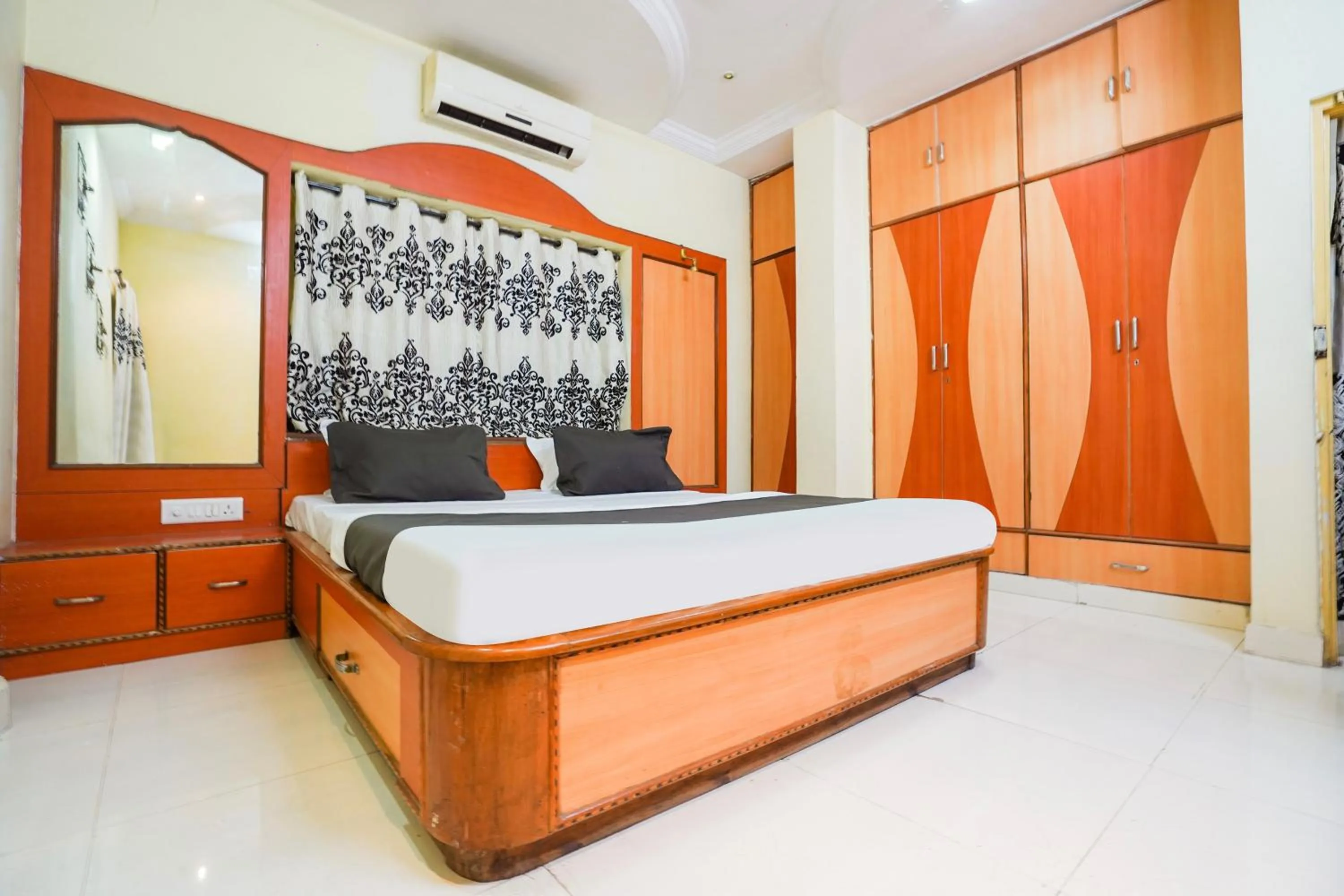 Bedroom, Bed in Hotel O The Heaven Inn