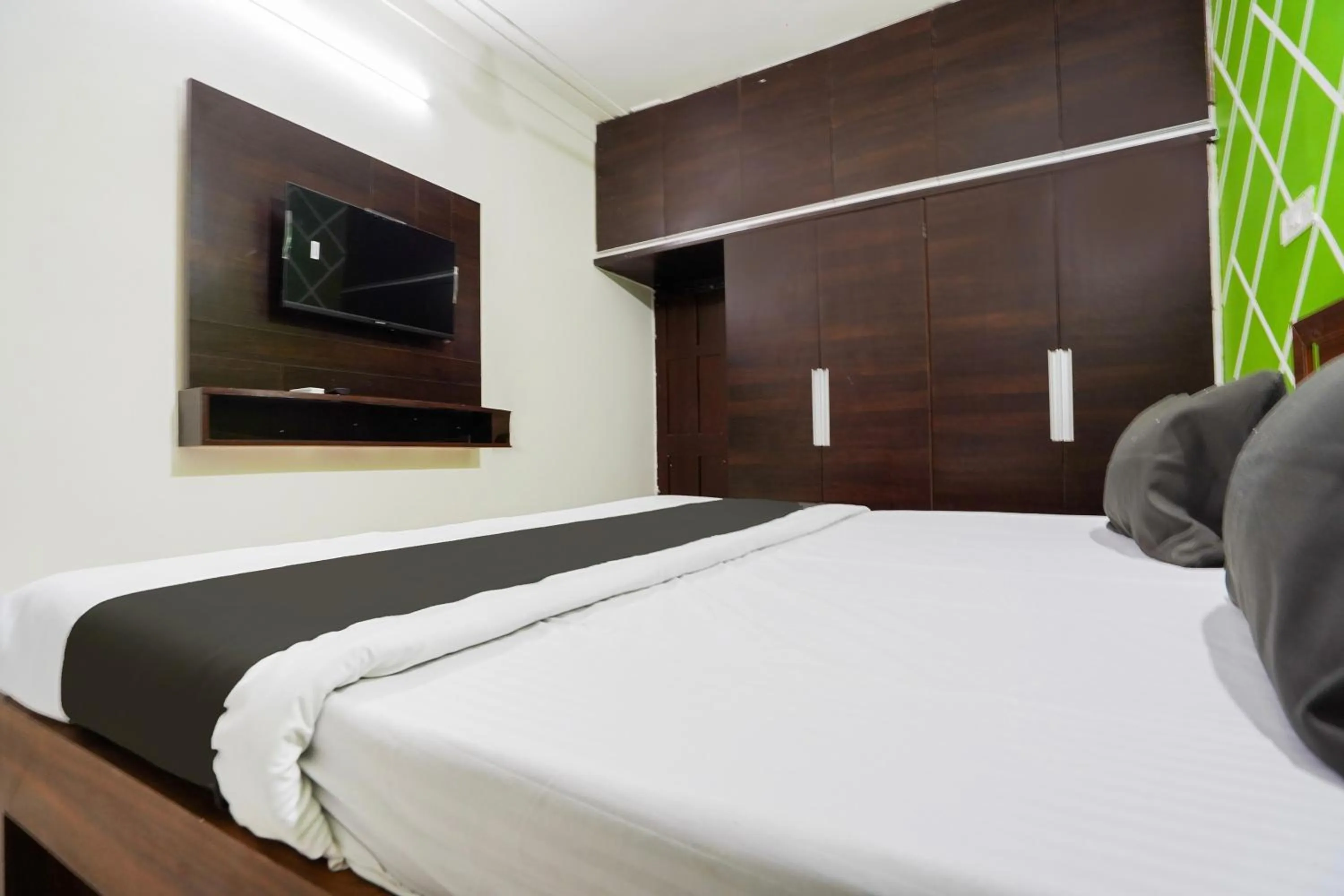 Bedroom, Bed in Hotel O The Heaven Inn