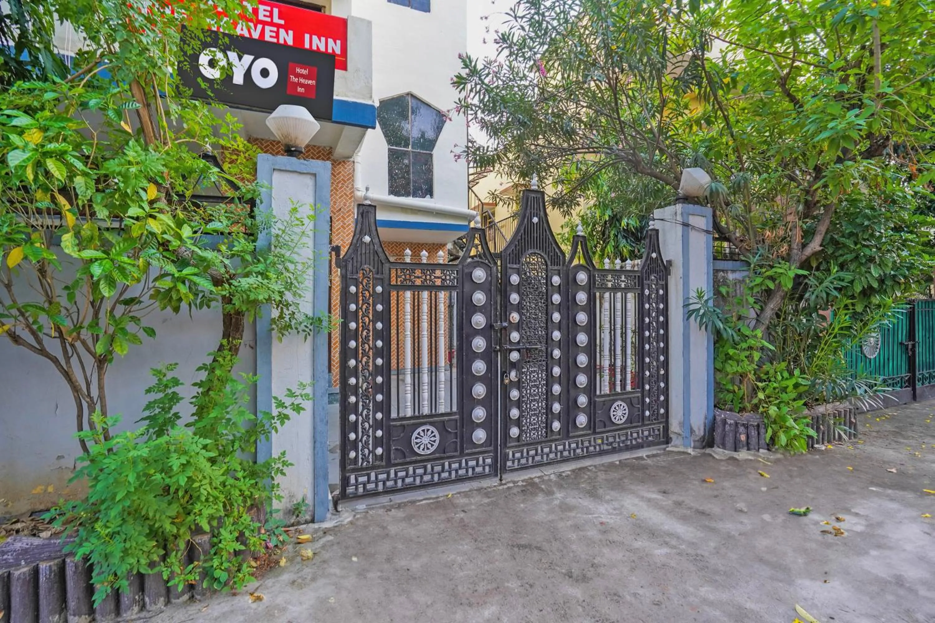 Facade/entrance in Hotel O The Heaven Inn