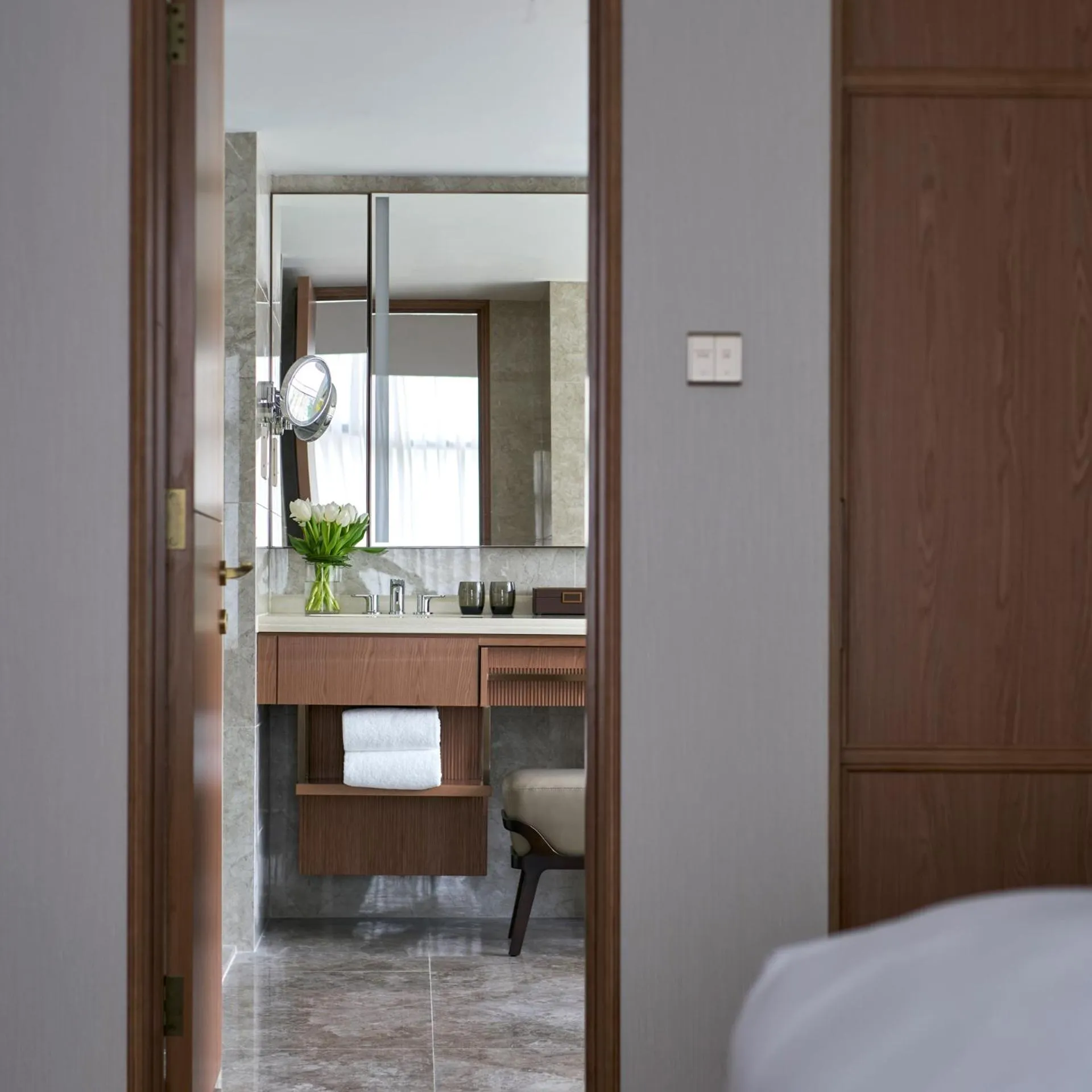 Shower, Bed in Hopewell Hotel