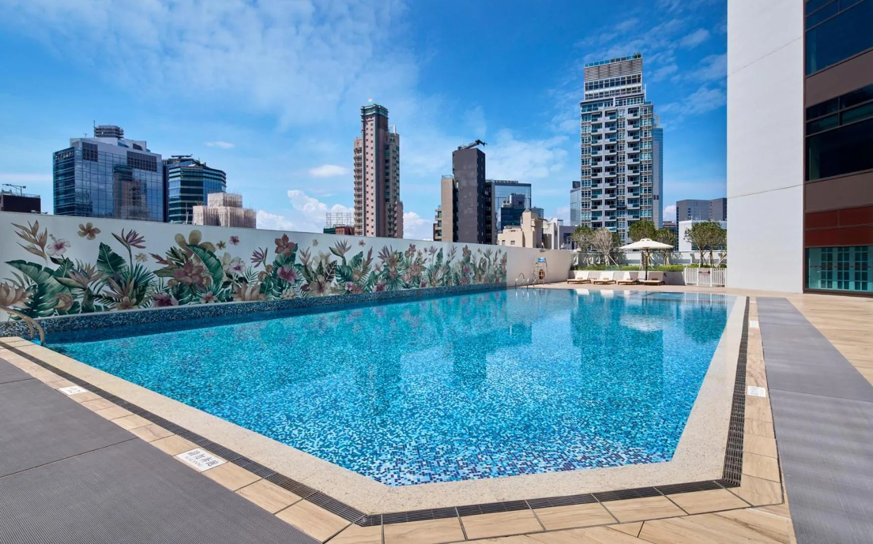 Swimming pool in Hopewell Hotel