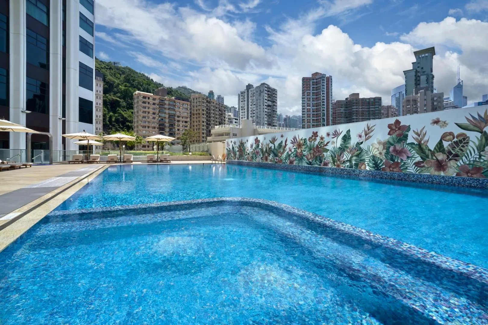 Swimming pool in Hopewell Hotel
