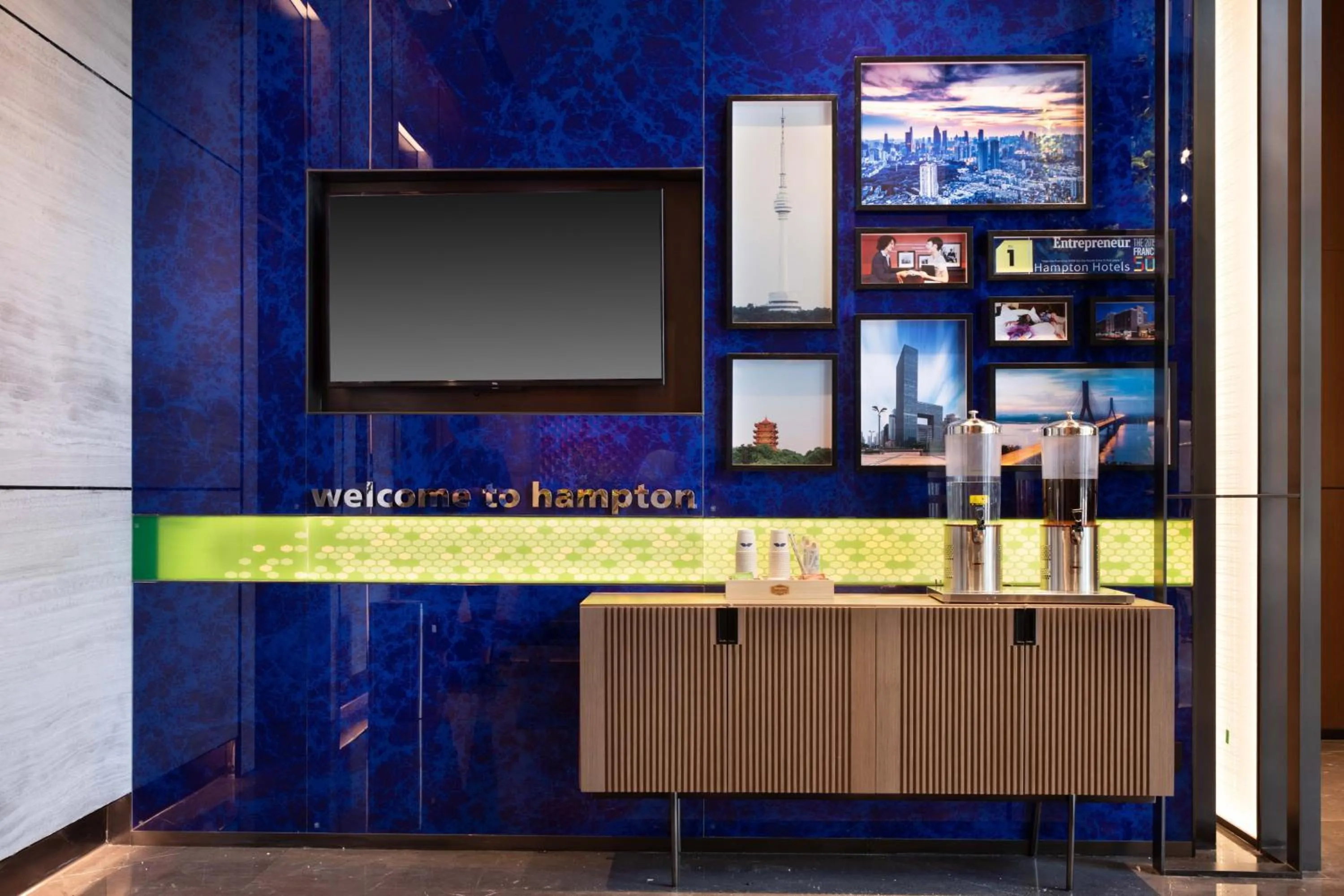 Communal lounge/ TV room in Hilton Hotel by Hampton Wuhan Zhongnan Street Branch