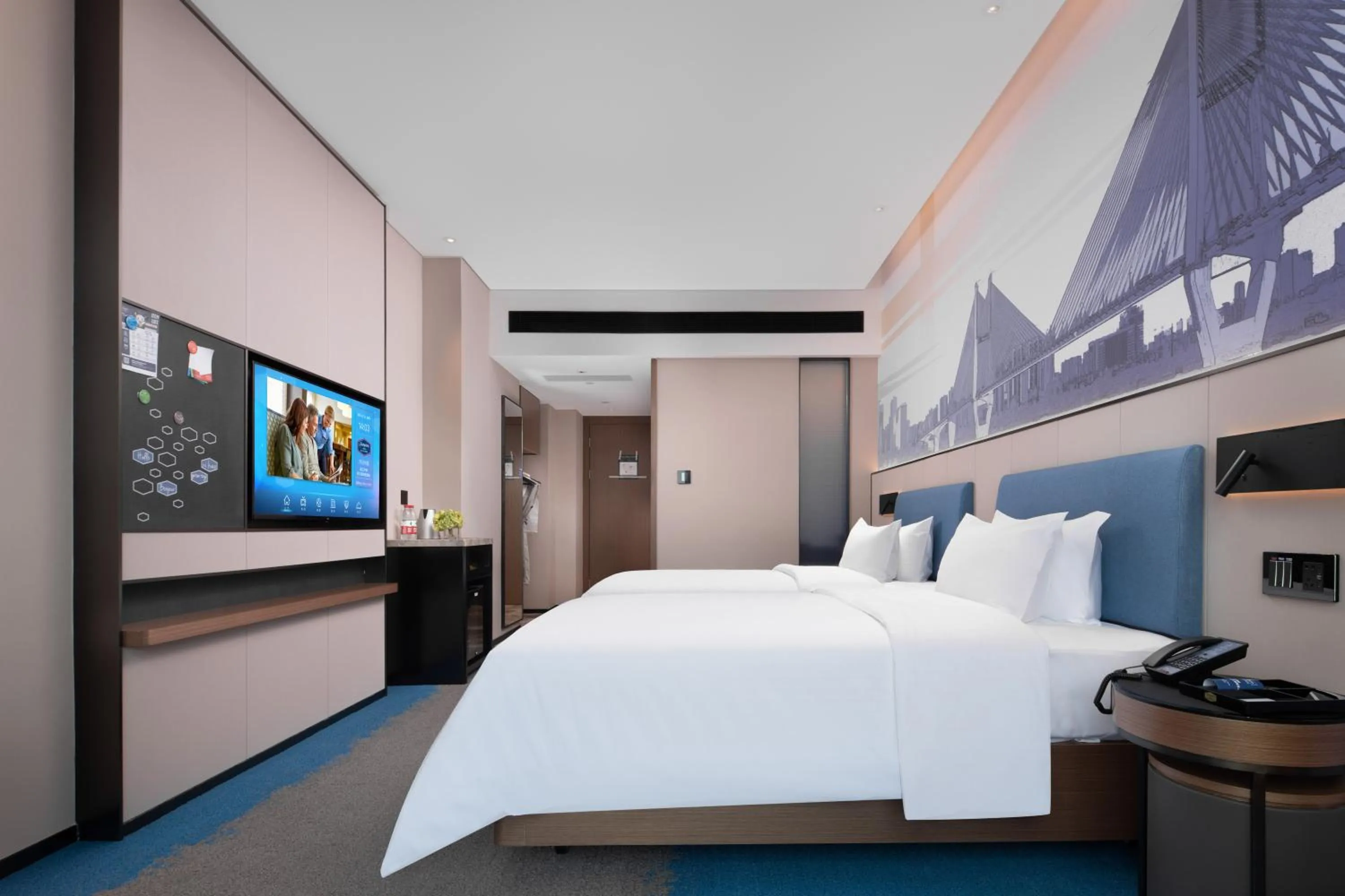 Bedroom, Bed in Hilton Hotel by Hampton Wuhan Zhongnan Street Branch