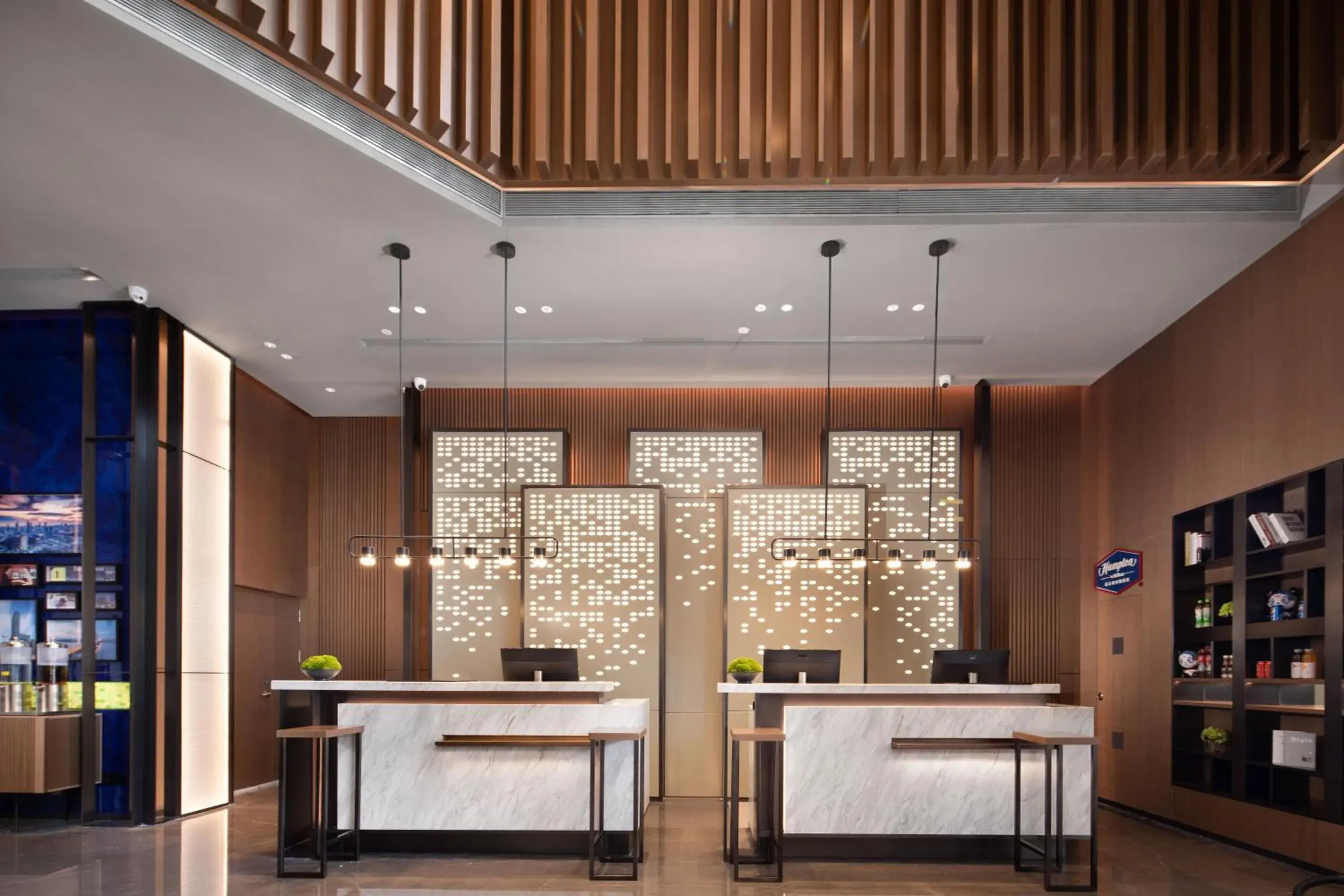 Lobby or reception in Hilton Hotel by Hampton Wuhan Zhongnan Street Branch Lobby or reception in Hilton Hotel by Hampton Wuhan Zhongnan Street Branch