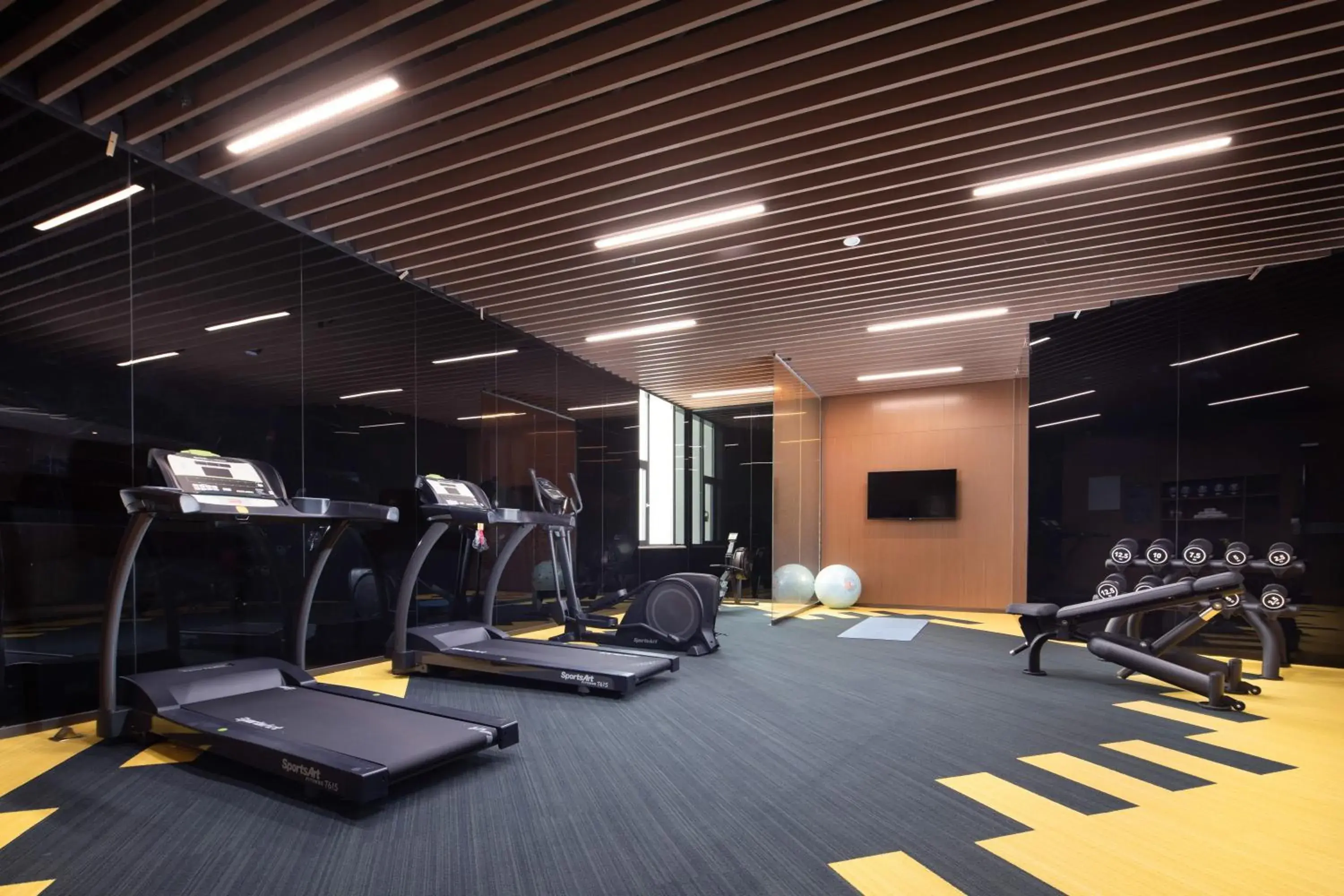 Fitness centre/facilities in Hilton Hotel by Hampton Wuhan Zhongnan Street Branch Fitness centre/facilities in Hilton Hotel by Hampton Wuhan Zhongnan Street Branch