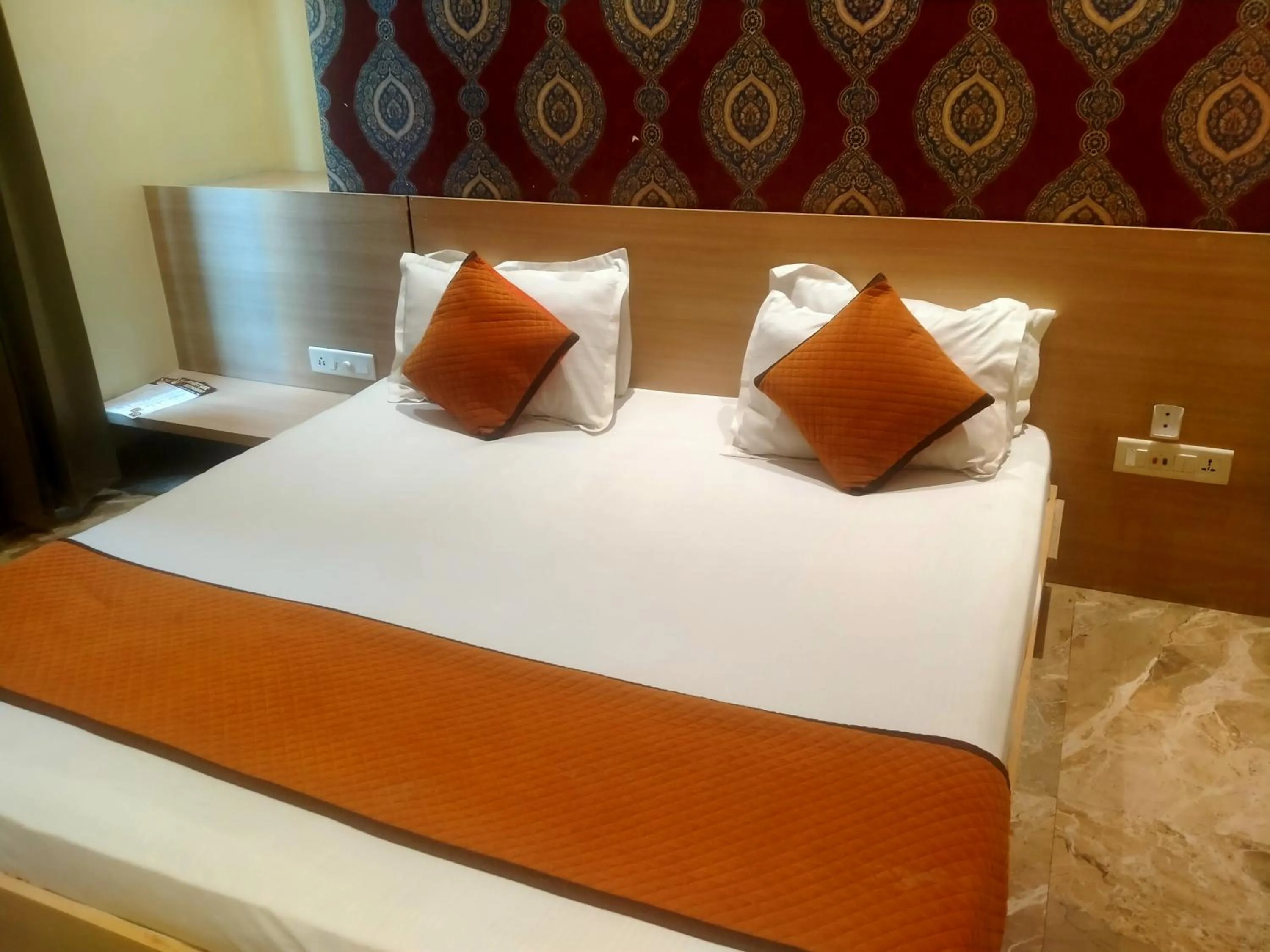 Bedroom in Hotel Tradition 50 mtr from Golden temple