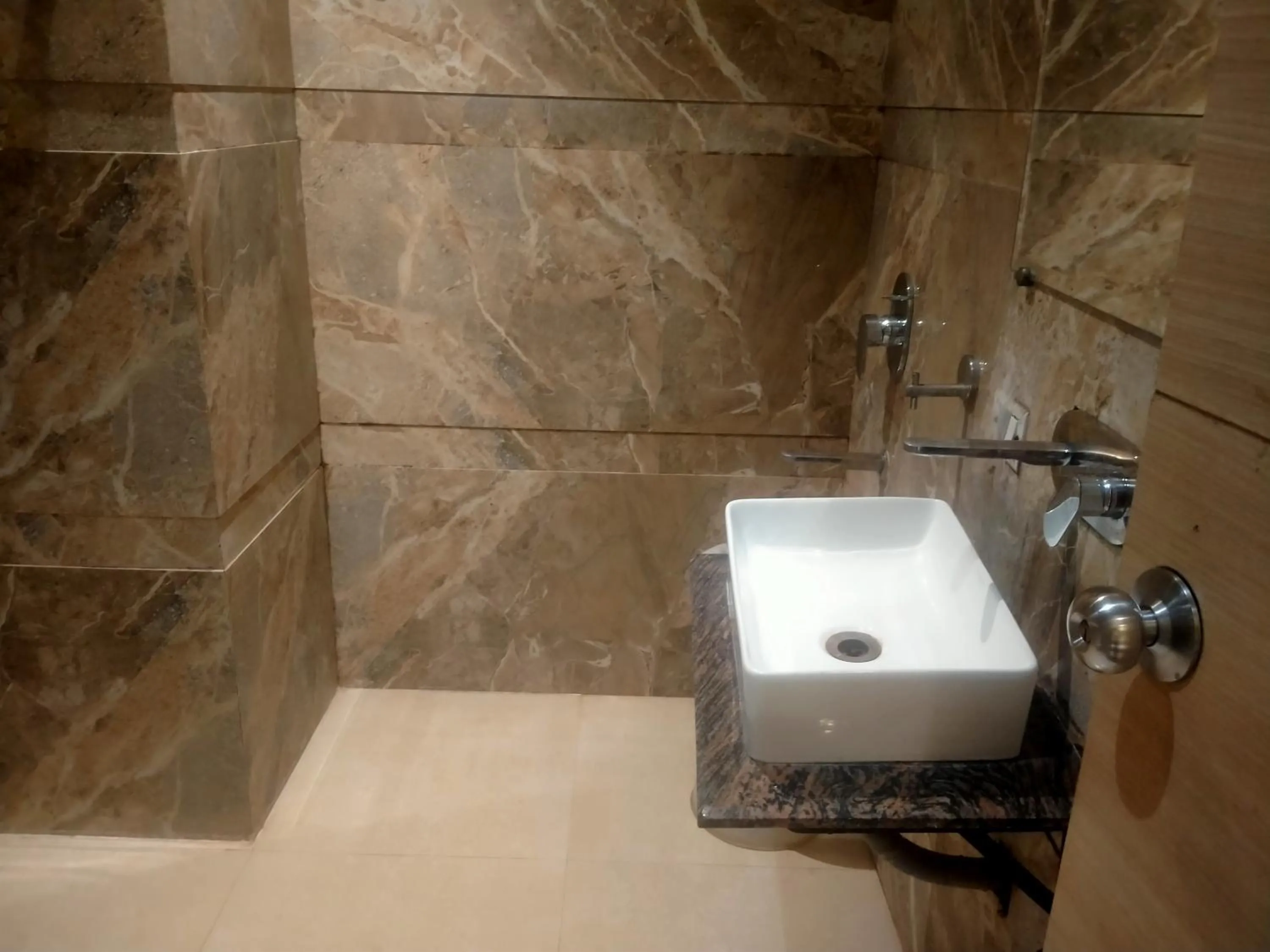 Bathroom in Hotel Tradition 50 mtr from Golden temple