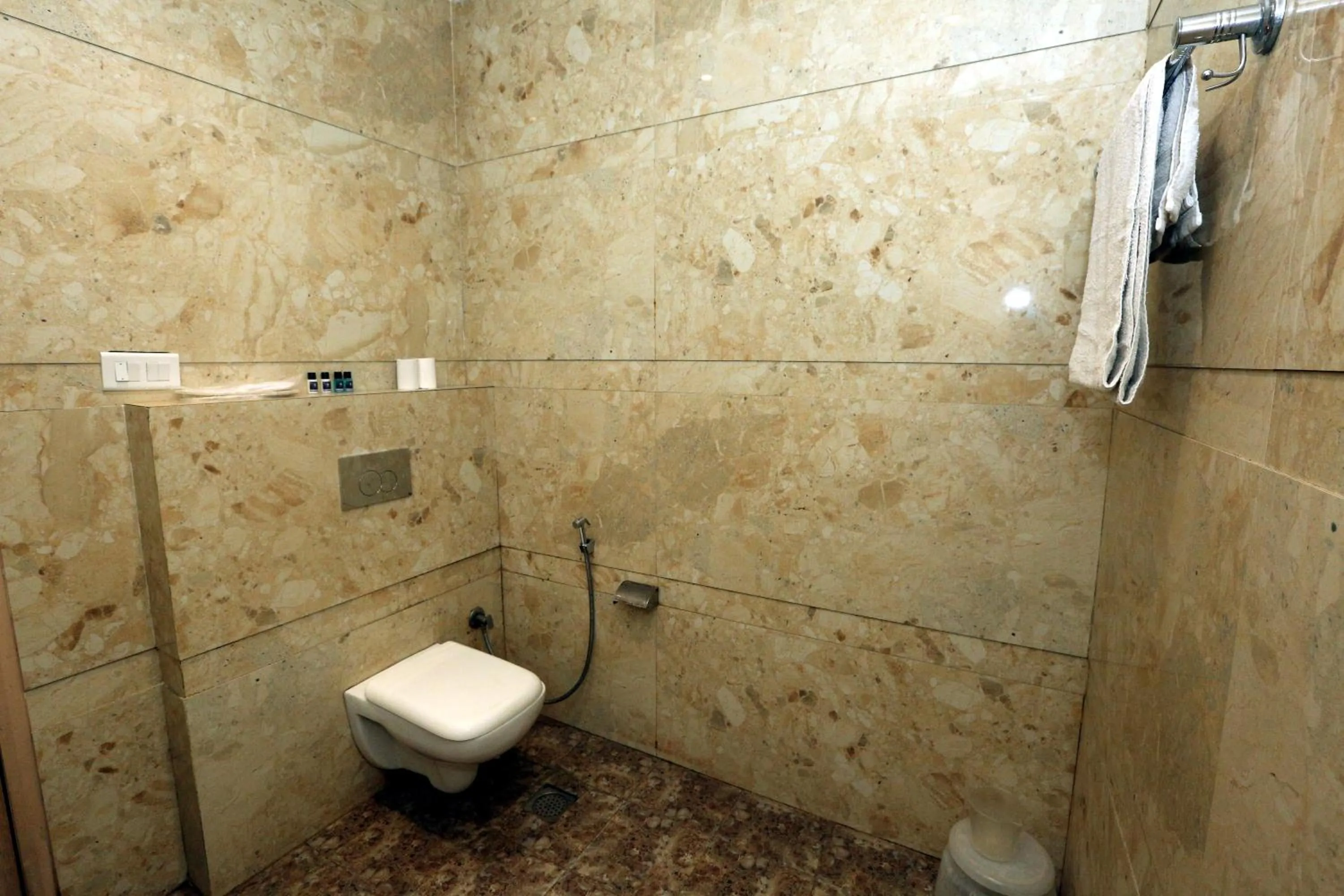 Bathroom in Hotel Tradition 50 mtr from Golden temple