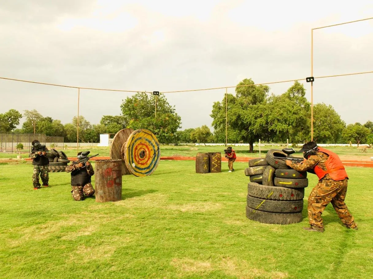 Day in Neonz Resort & Club