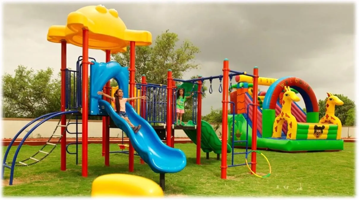 Evening entertainment in Neonz Resort & Club