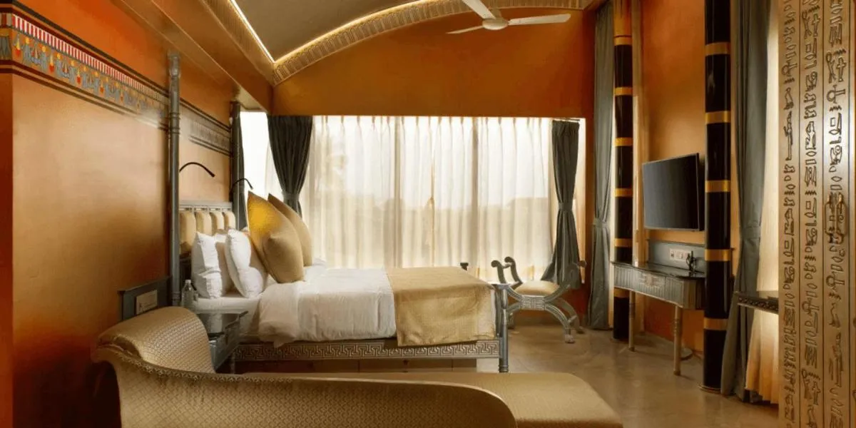 Photo of the whole room, Bed in Neonz Resort & Club