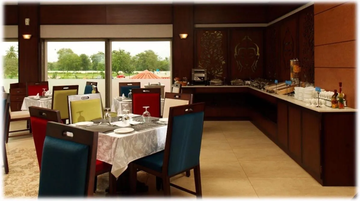 Restaurant/places to eat in Neonz Resort & Club