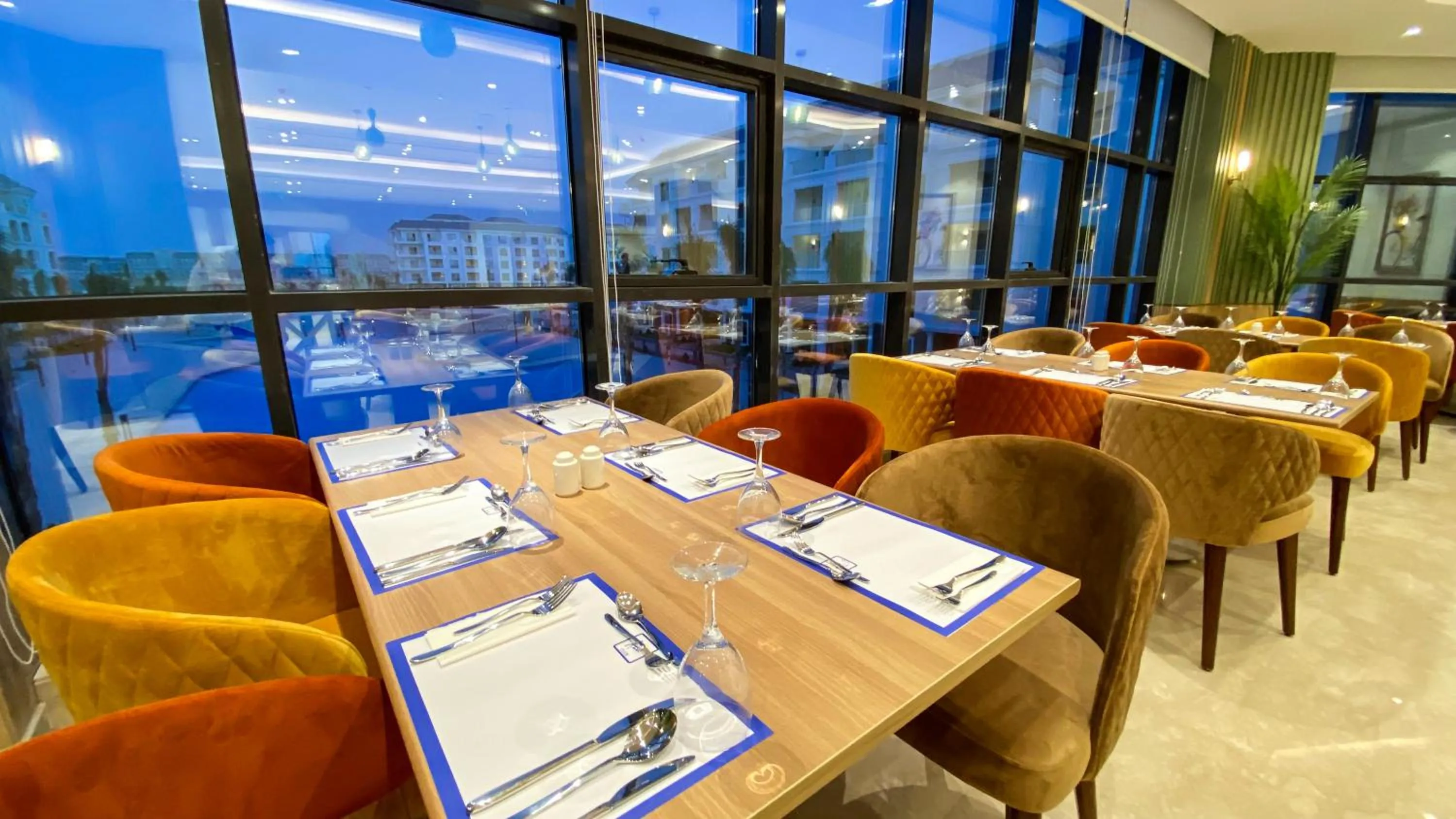 Restaurant/places to eat in Azur One Eleven Hotel Alamein