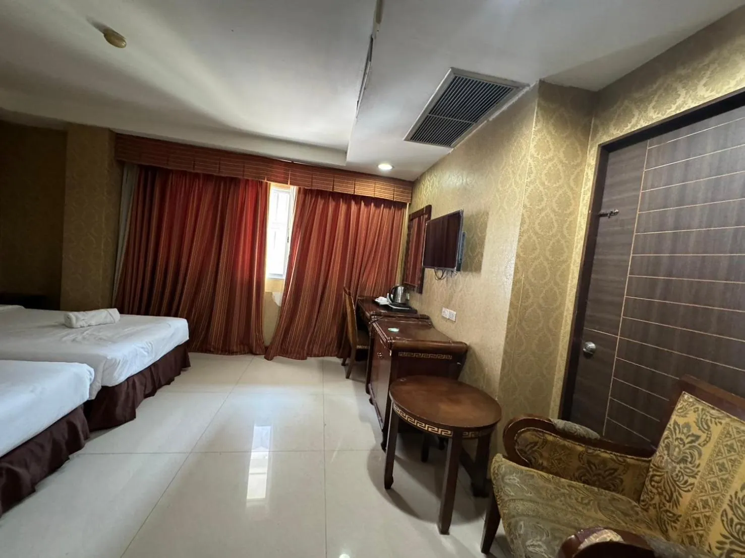 Deluxe Twin Room in Orchid Inn SKV3