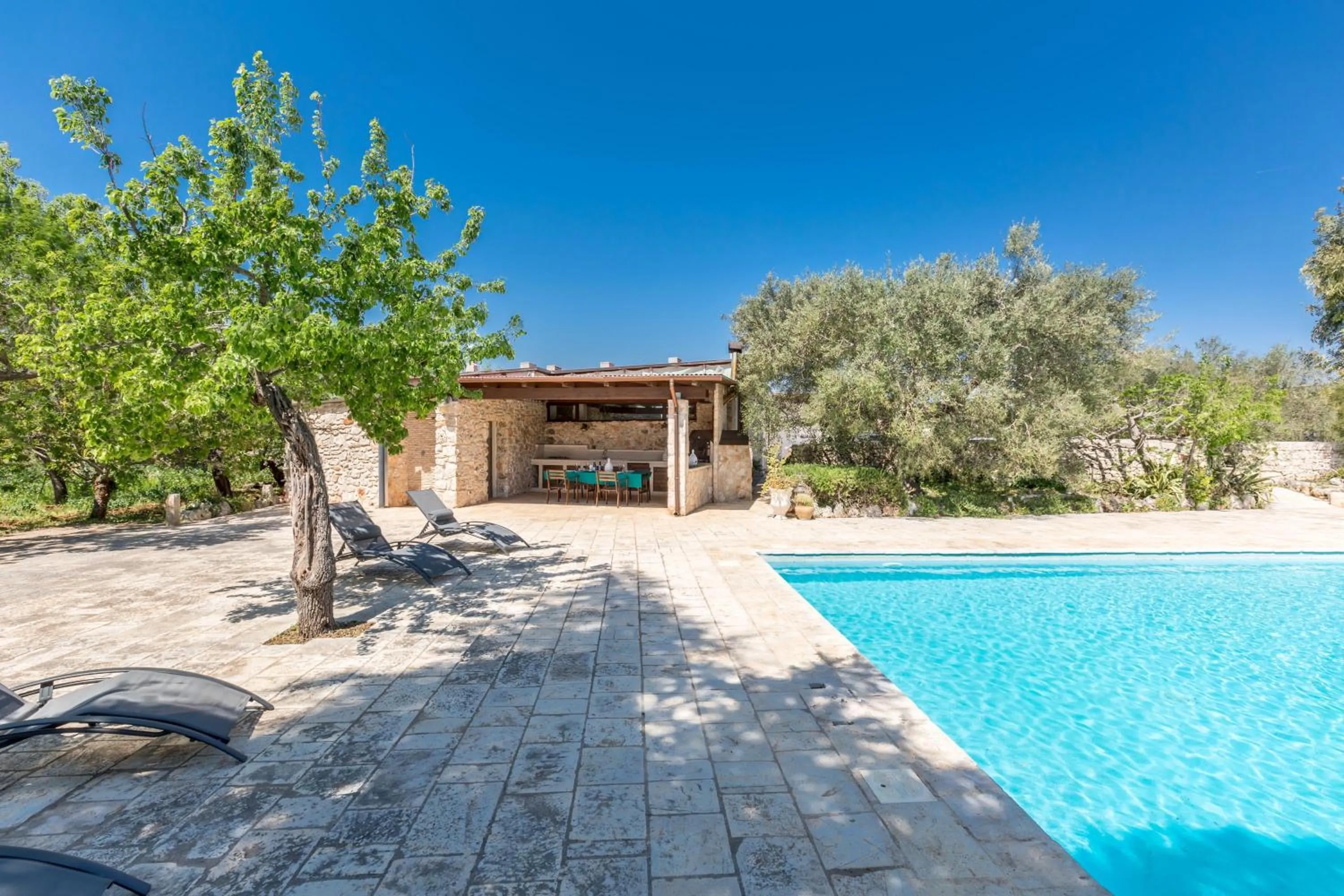 Swimming pool in Masseria Tinelli