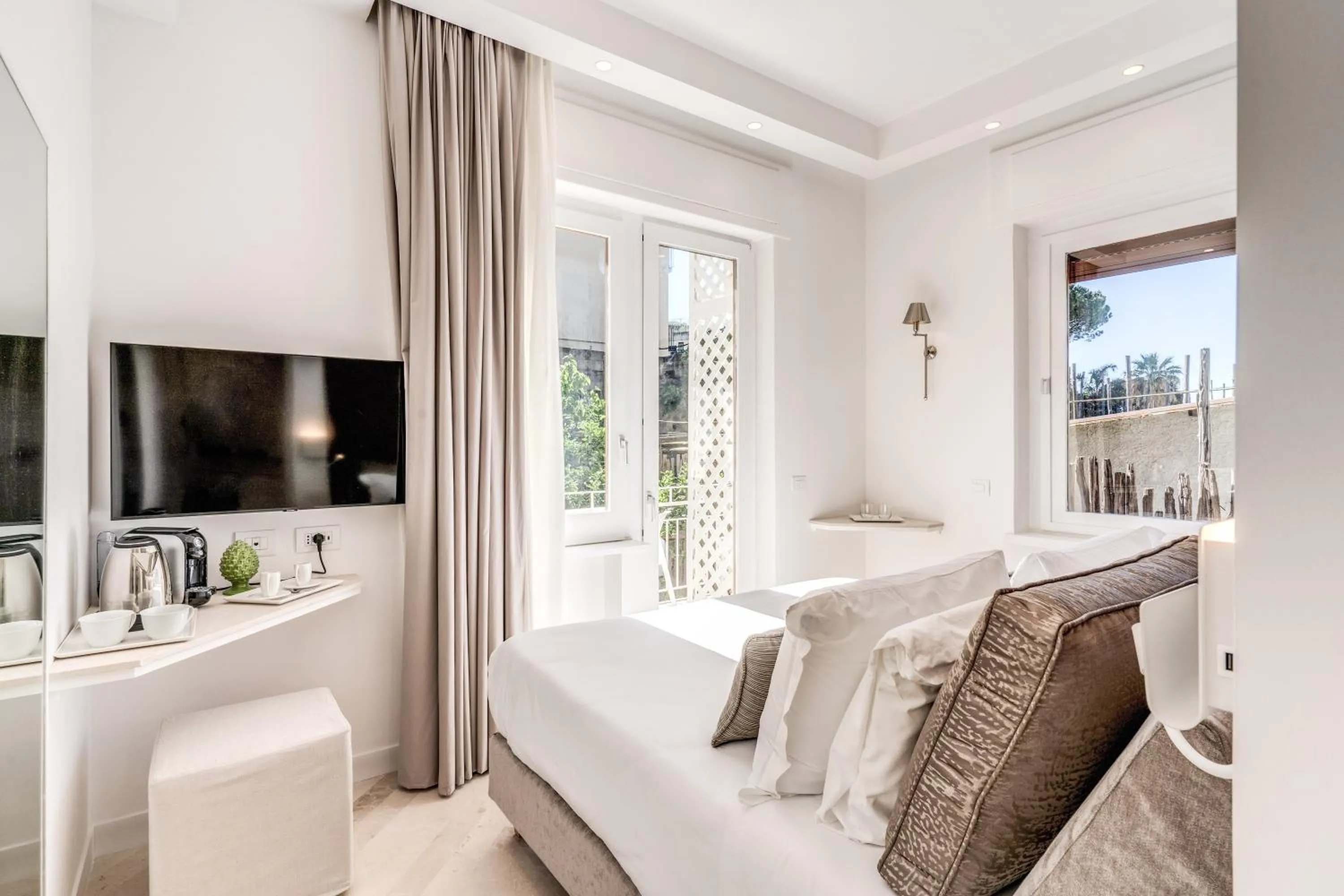 Superior Double Room in Diff'rent Souls Rooms - Luxury Accomodation