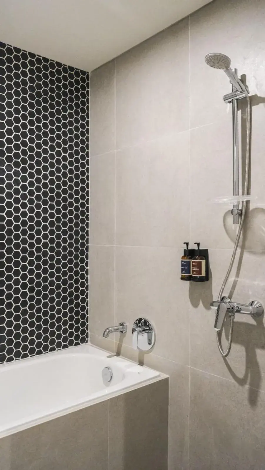 Bath in BW Express Jakarta Tanah Abang Bath in BW Express Jakarta Tanah Abang