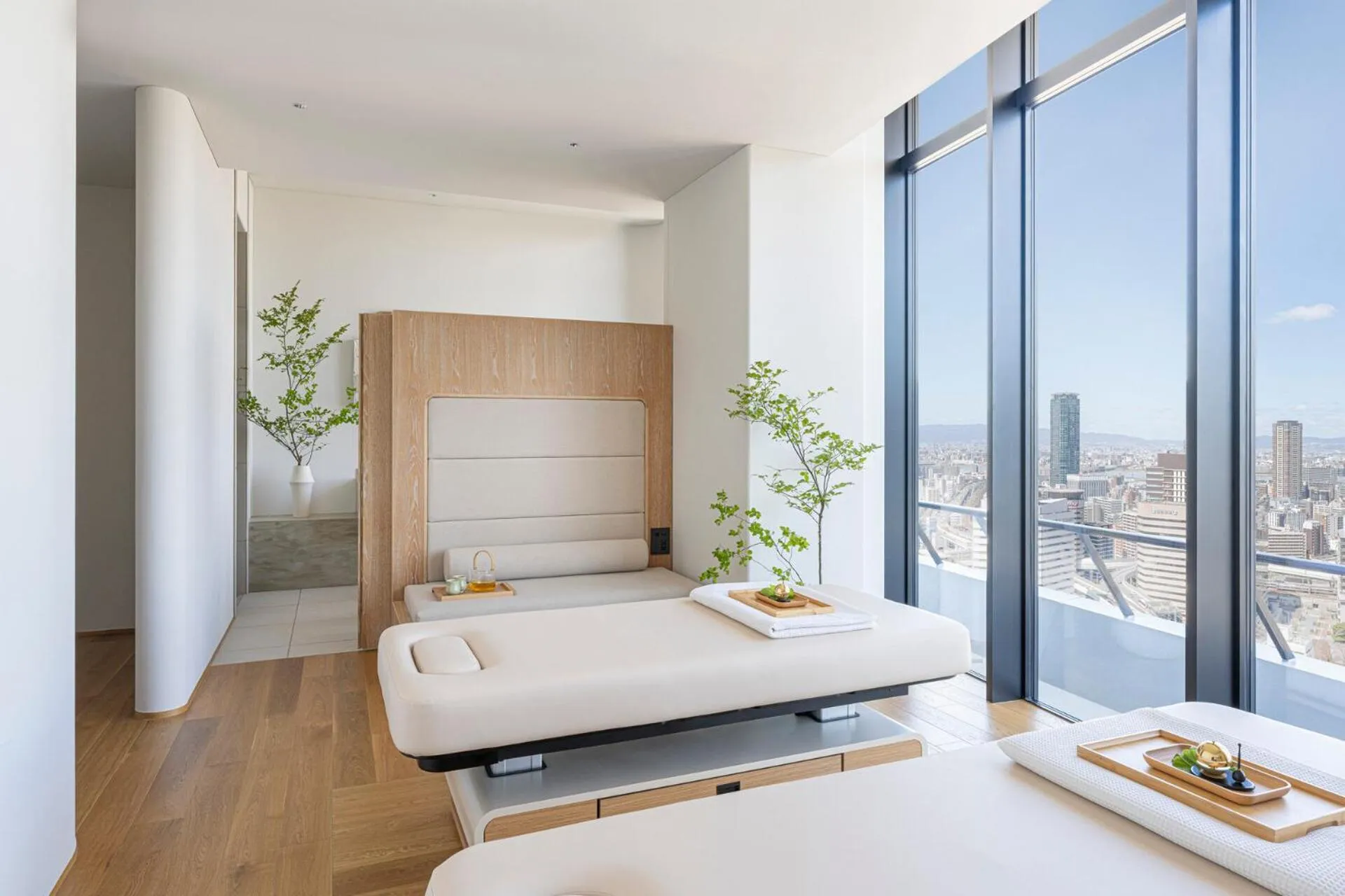 Massage, Bed in Four Seasons Hotel Osaka