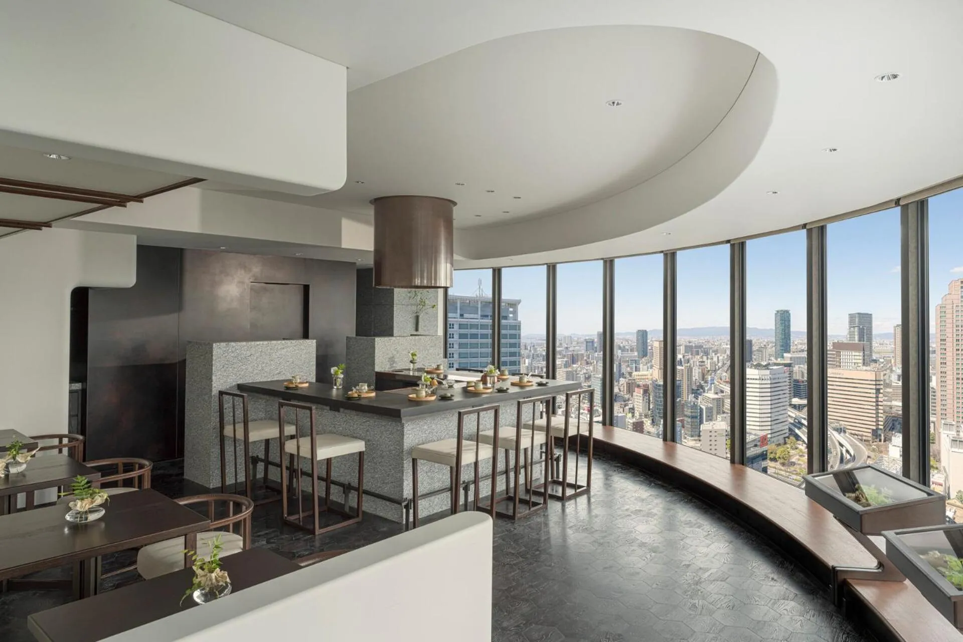 Lounge or bar in Four Seasons Hotel Osaka