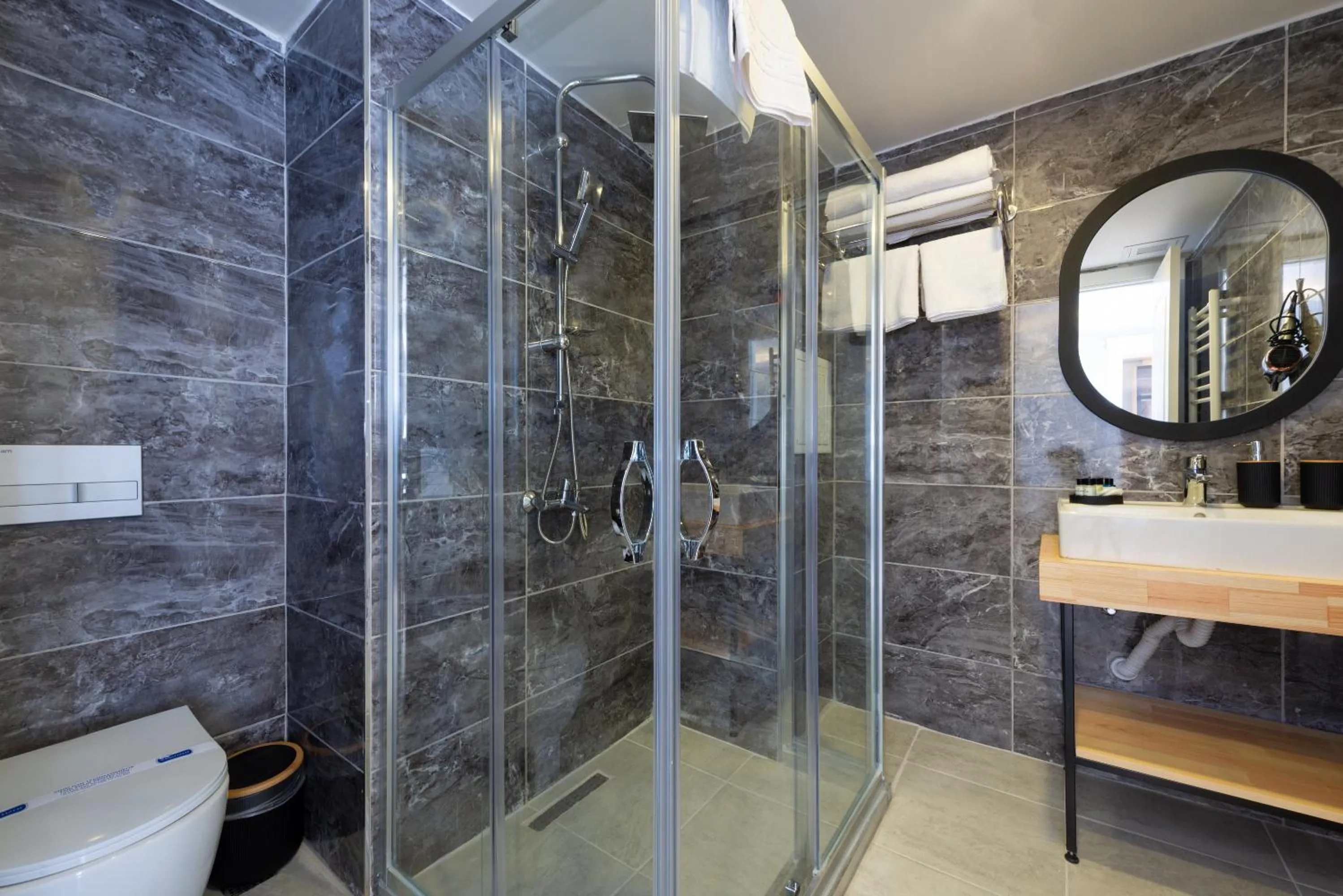 Shower in ART KARAKÖY