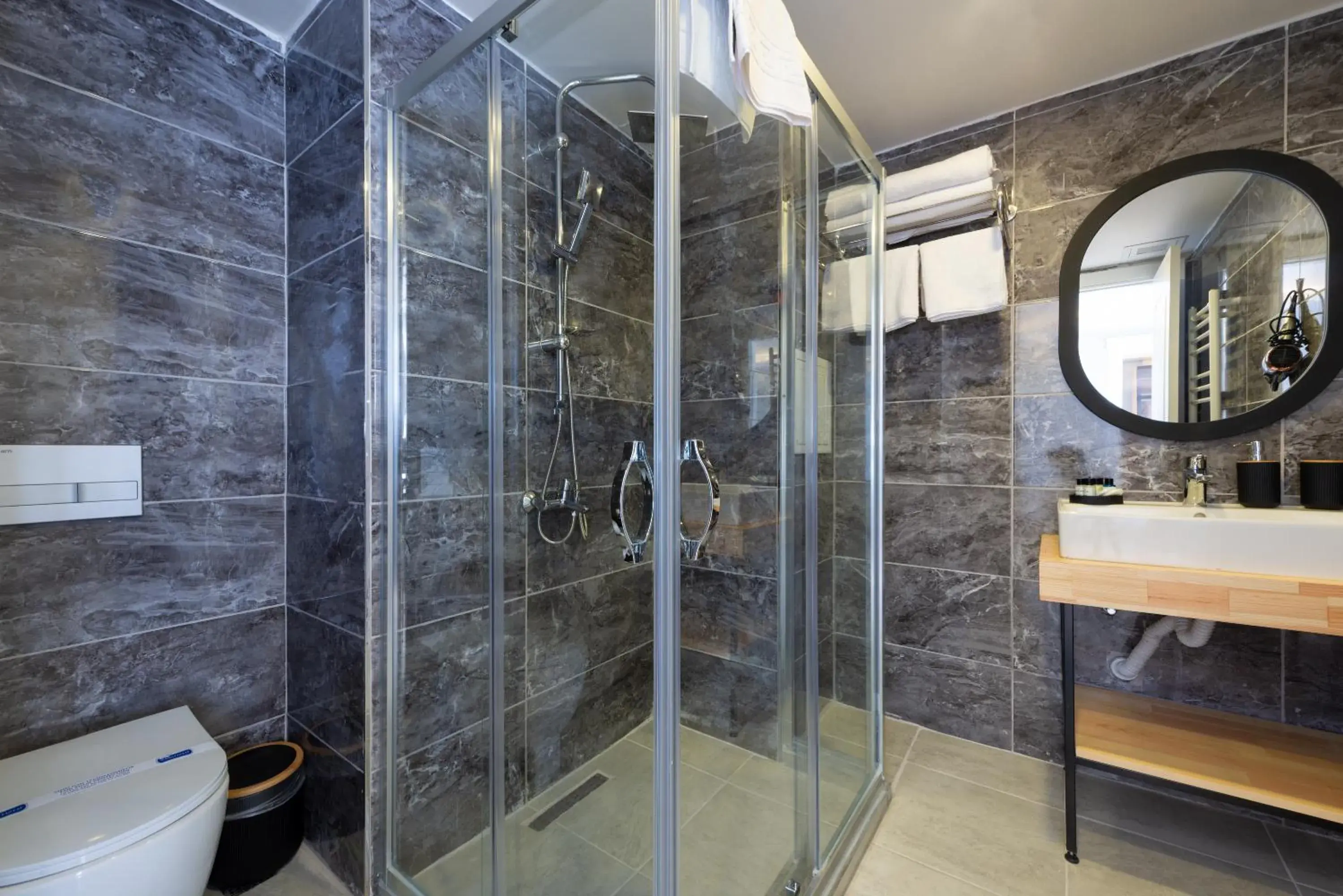 Shower in ART KARAKÖY Shower in ART KARAKÖY