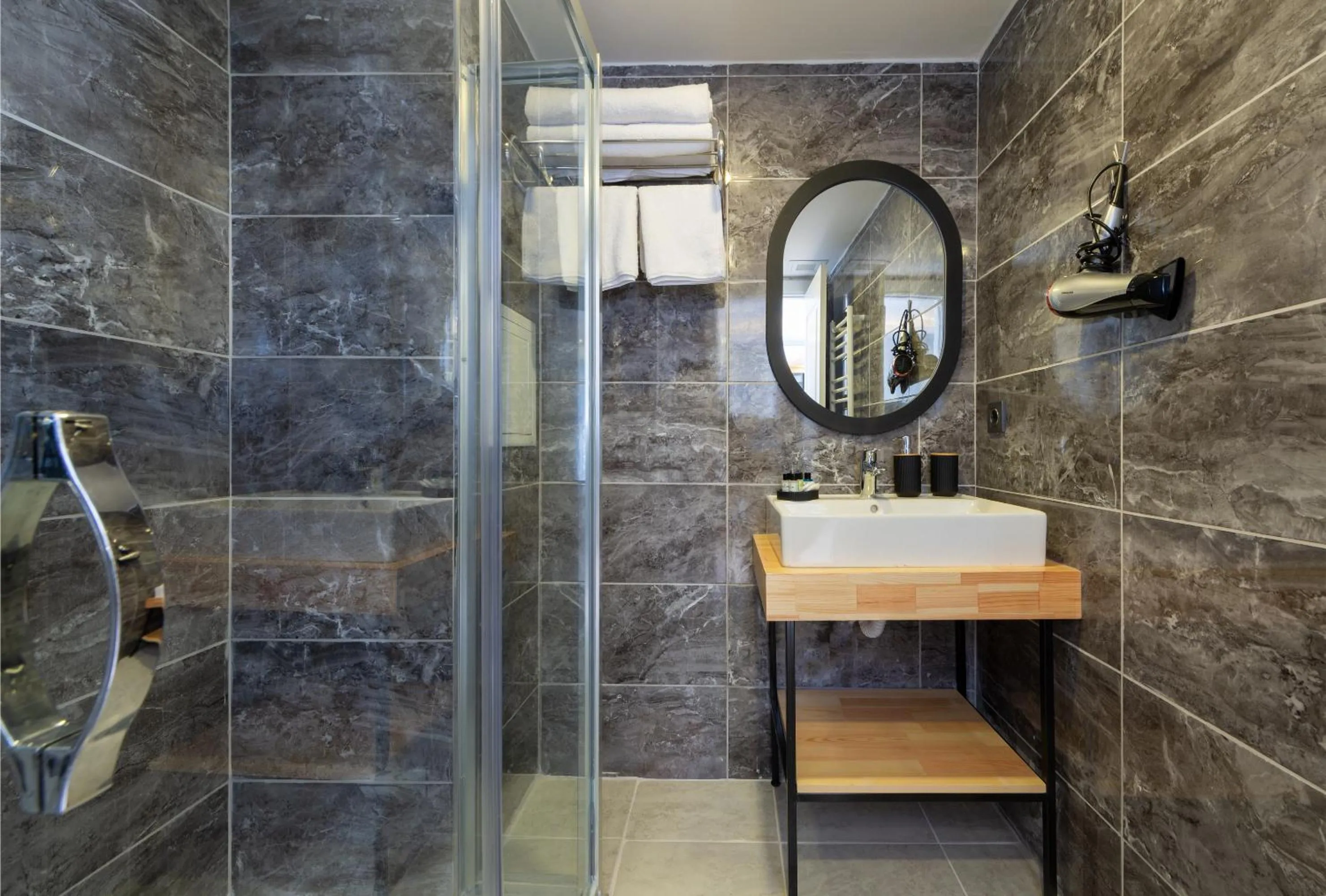 Shower in ART KARAKÖY