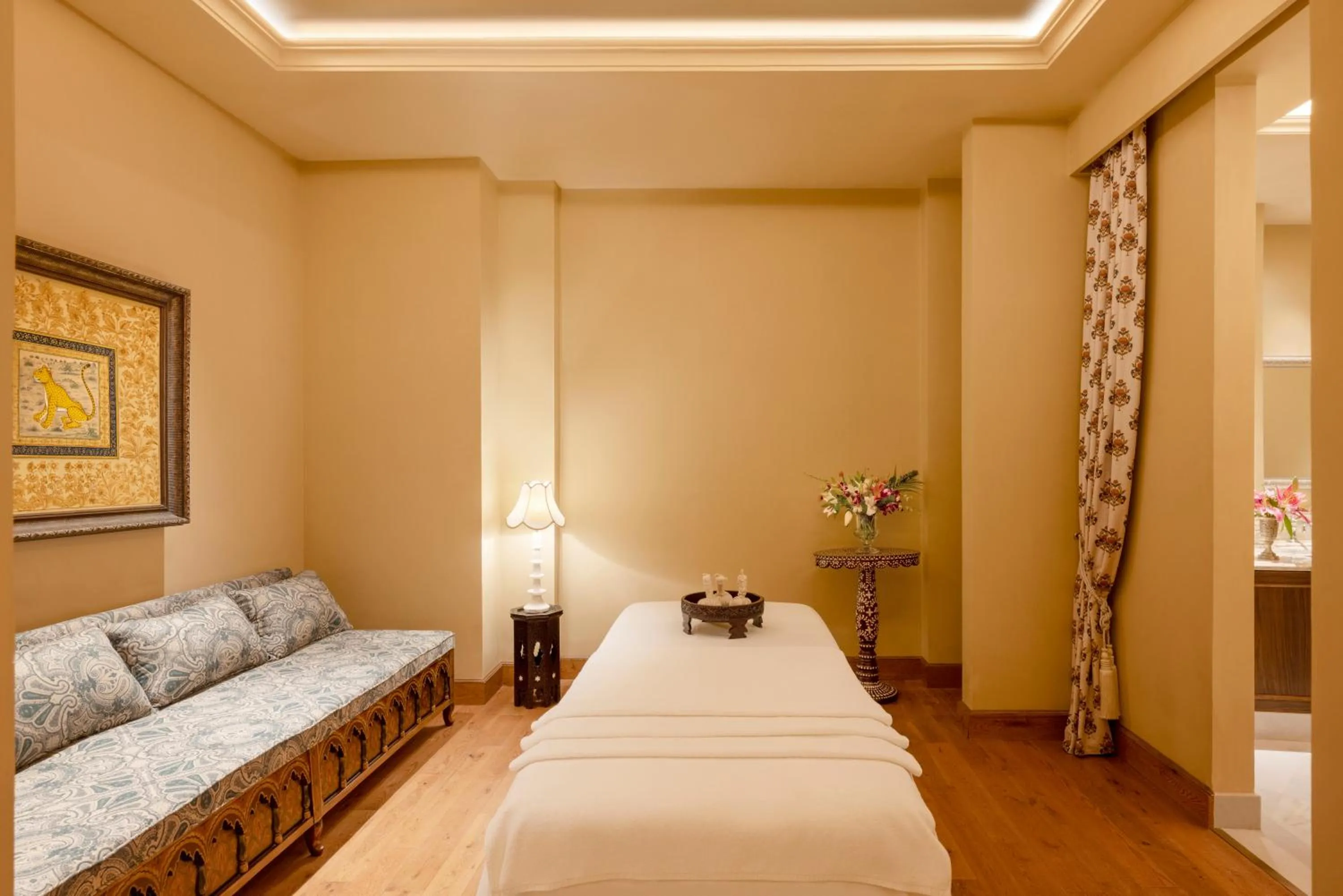 Spa and wellness centre/facilities, Bed in Raffles Jaipur
