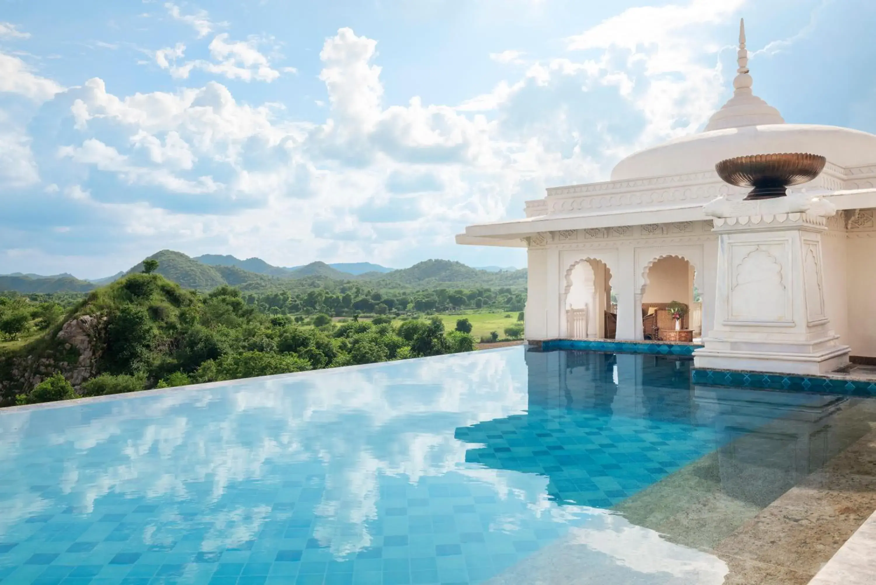 Swimming pool in Raffles Jaipur Swimming pool in Raffles Jaipur