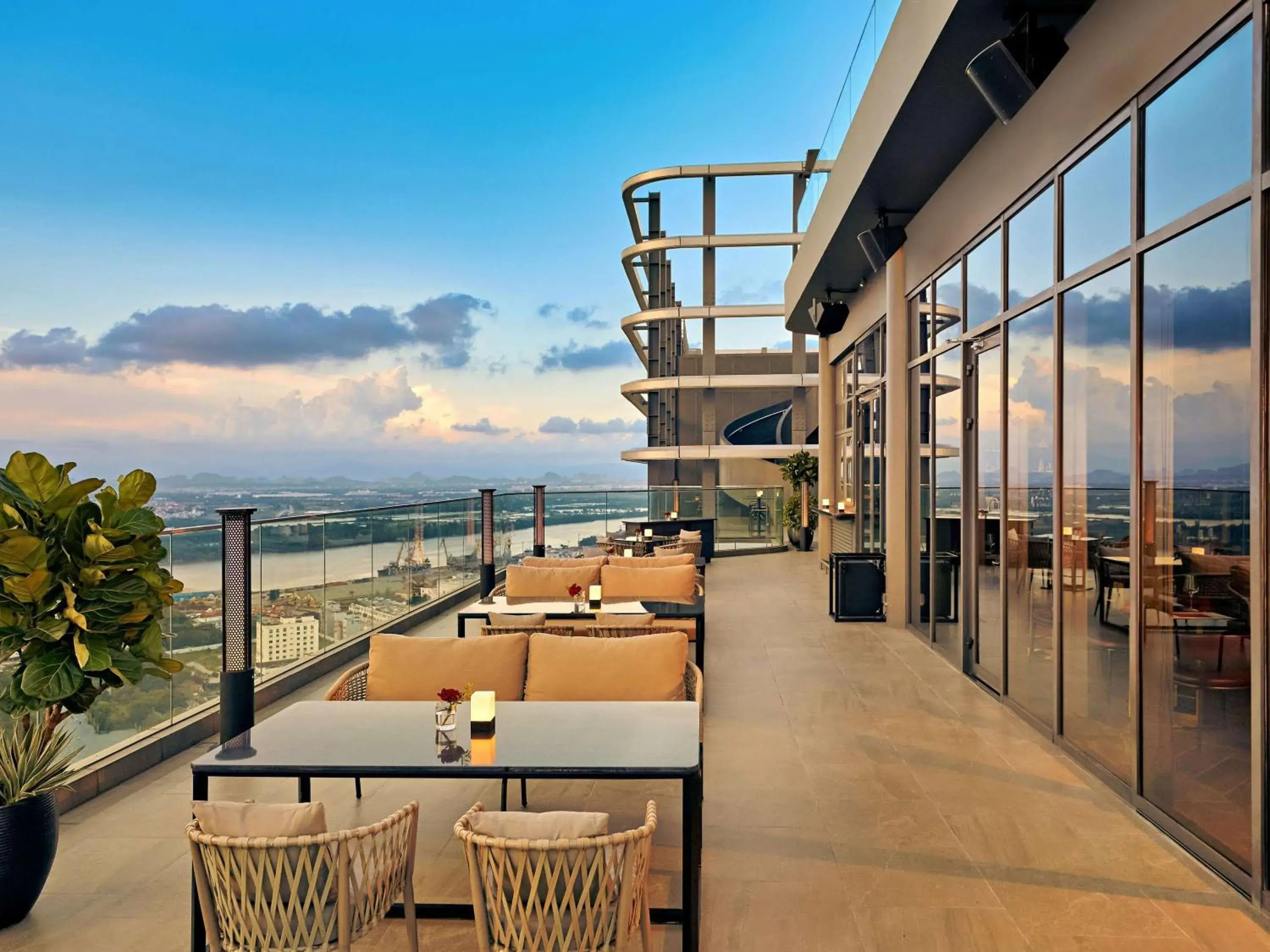 Restaurant/places to eat in Pullman Hai Phong Grand Hotel Restaurant/places to eat in Pullman Hai Phong Grand Hotel