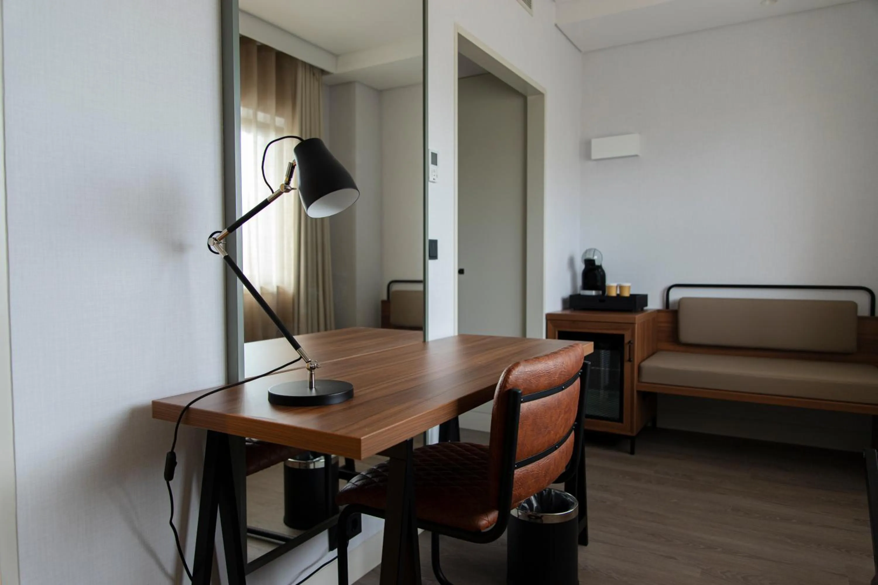 Seating area in ibis Styles Lisboa Aeroporto