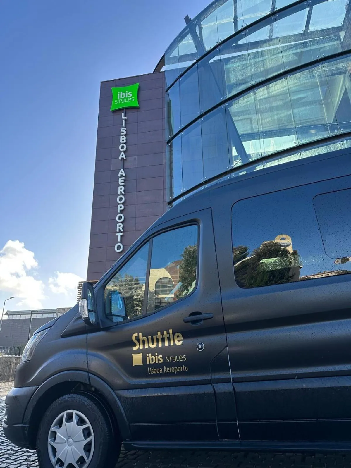 shuttle in ibis Styles Lisboa Aeroporto