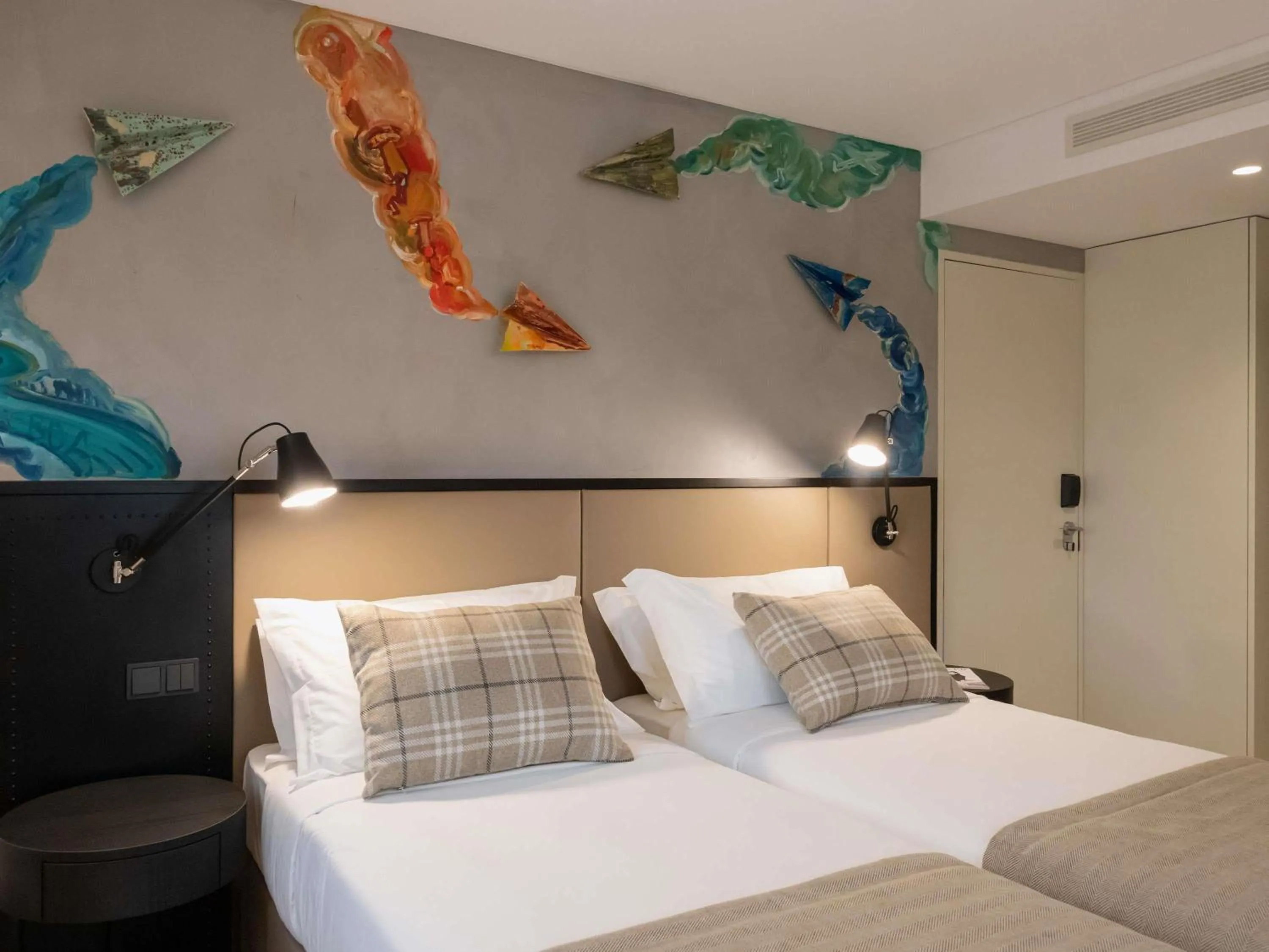 Bedroom, Bed in ibis Styles Lisboa Aeroporto