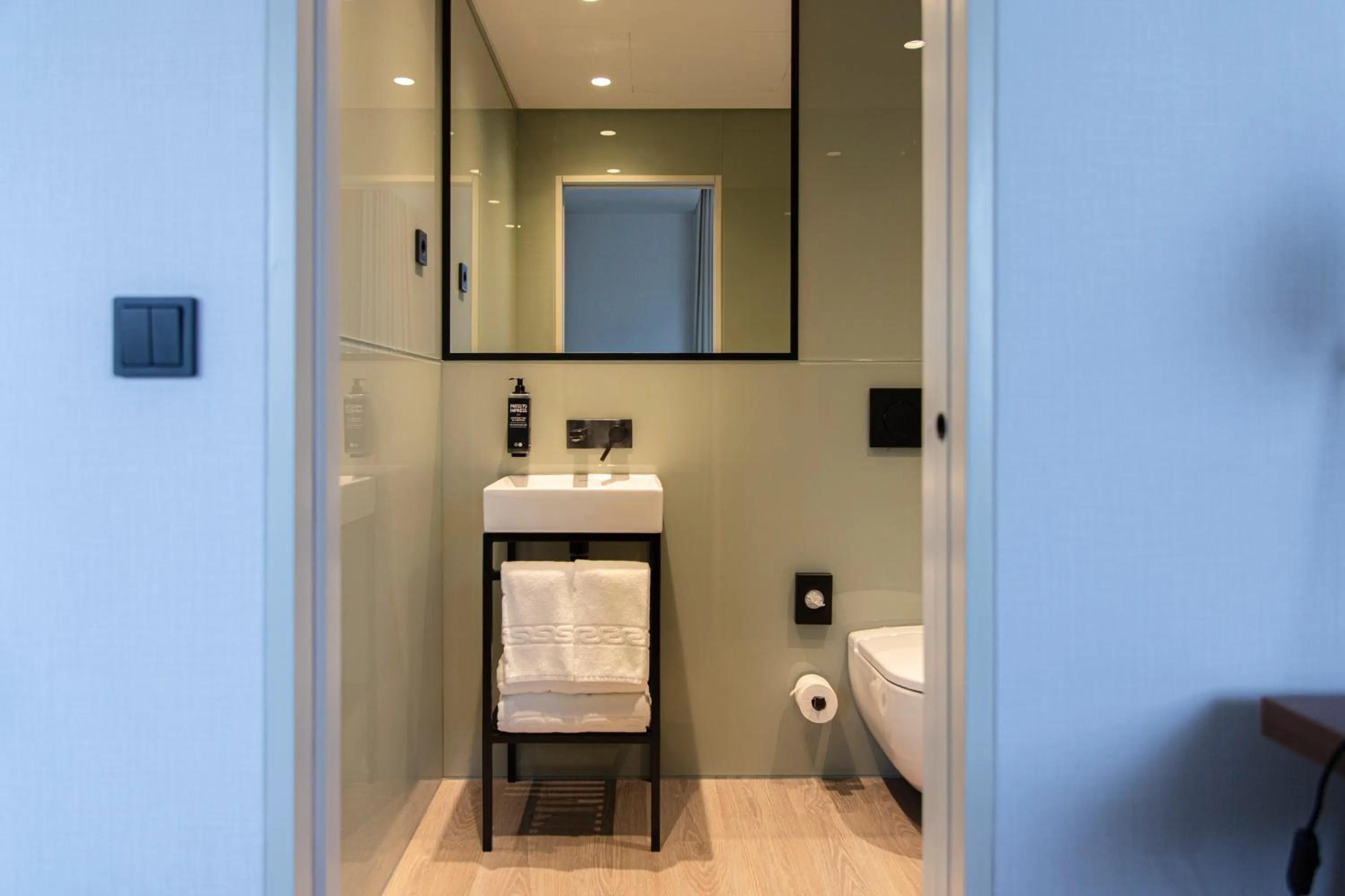 Bathroom in ibis Styles Lisboa Aeroporto