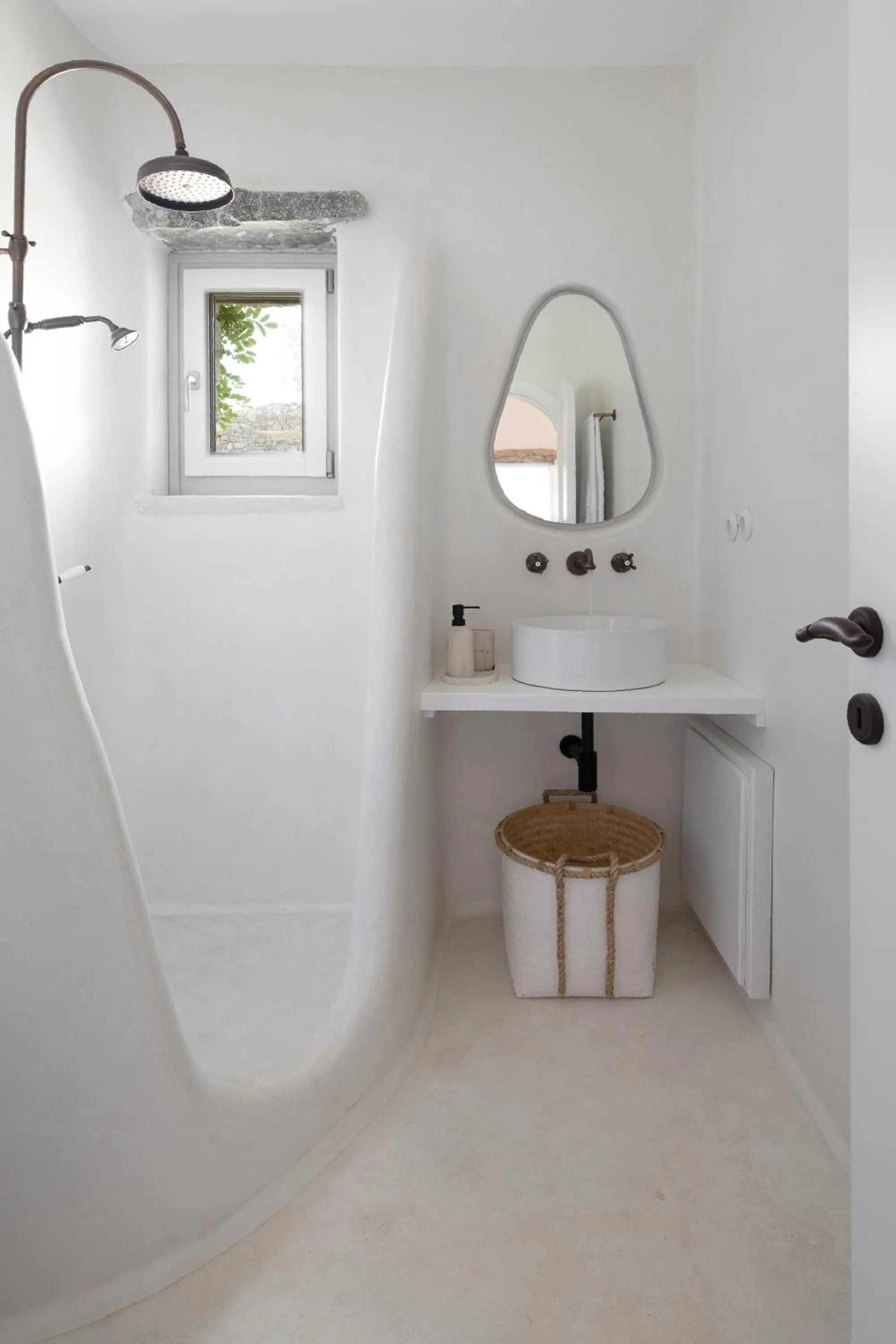 Shower in Ortygia Suites