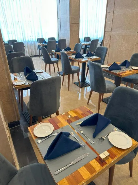 Restaurant/places to eat in Stay Inn Pyramids Hotel