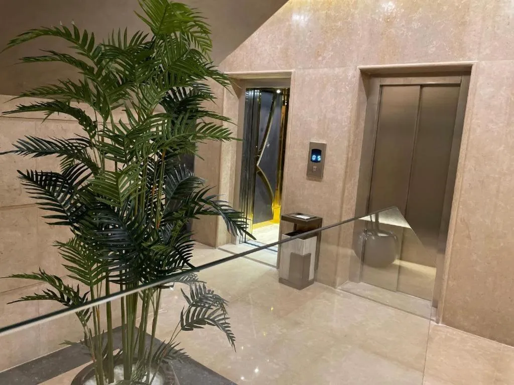 elevator in Stay Inn Pyramids Hotel
