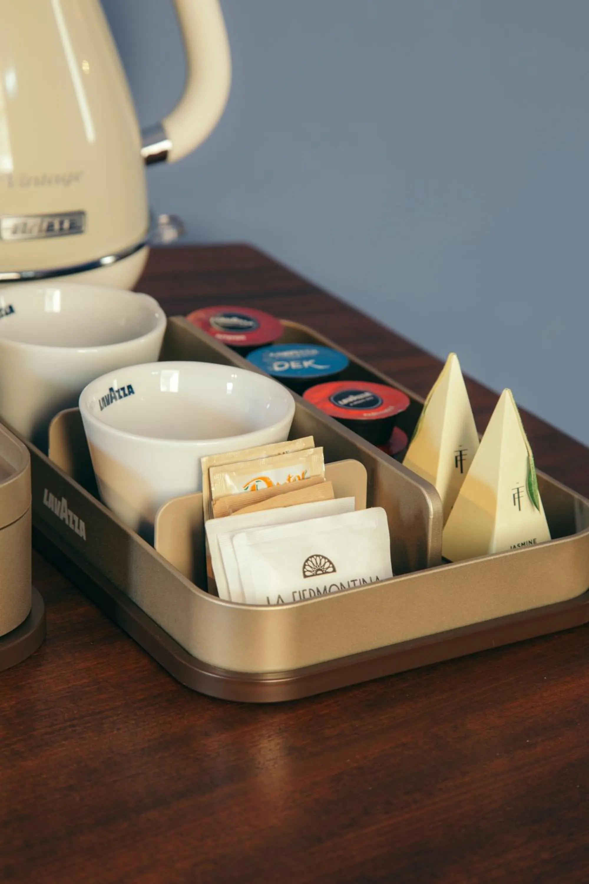 Coffee/tea facilities in Fiermonte Museum by La Fiermontina