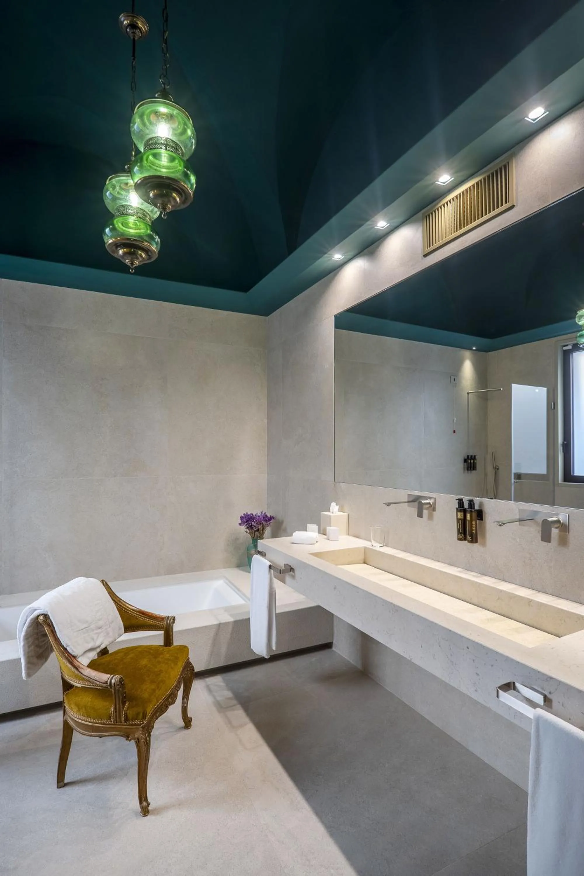 Bathroom in Fiermonte Museum by La Fiermontina