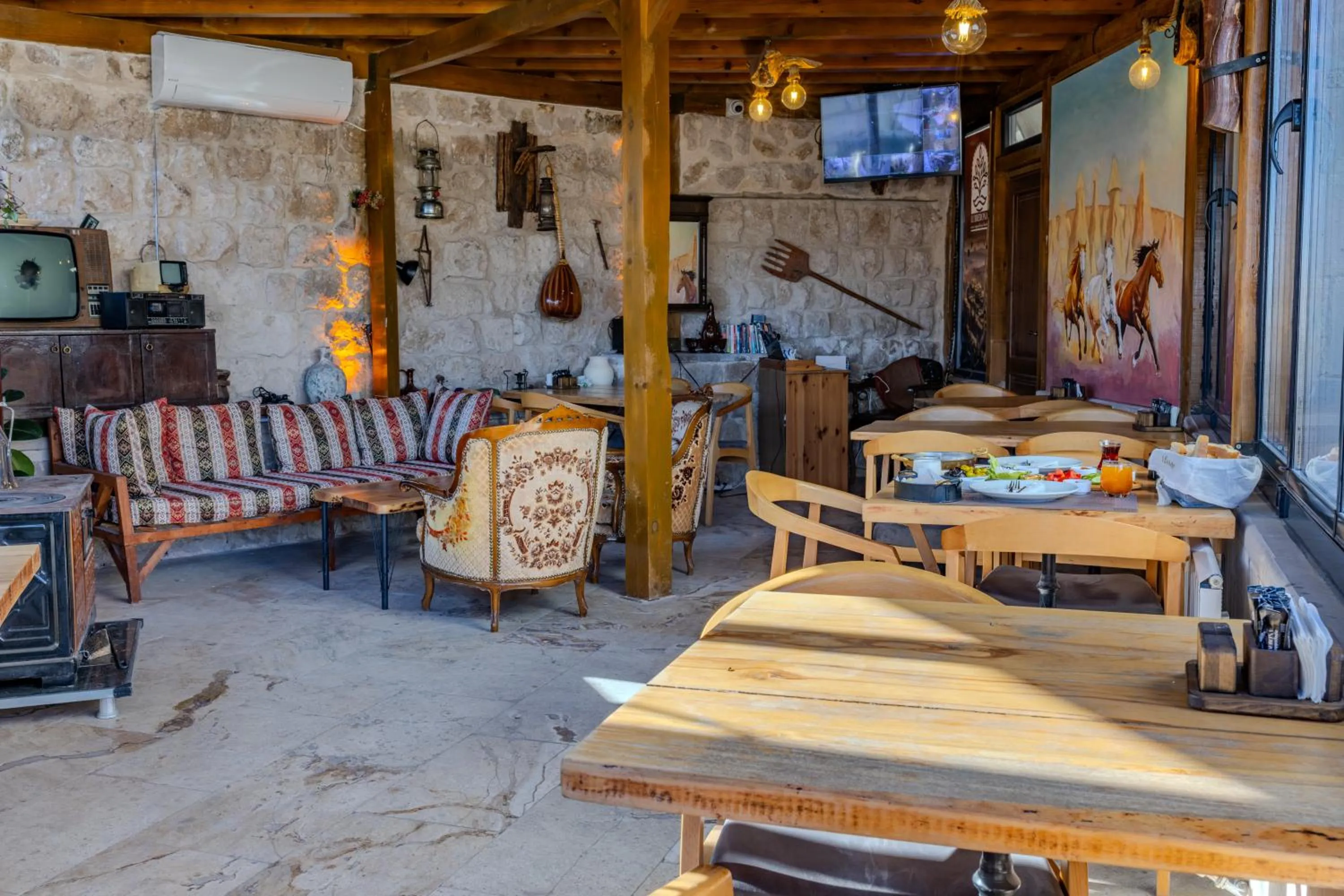 Food and drinks in Lubberona Cave Cappadocia