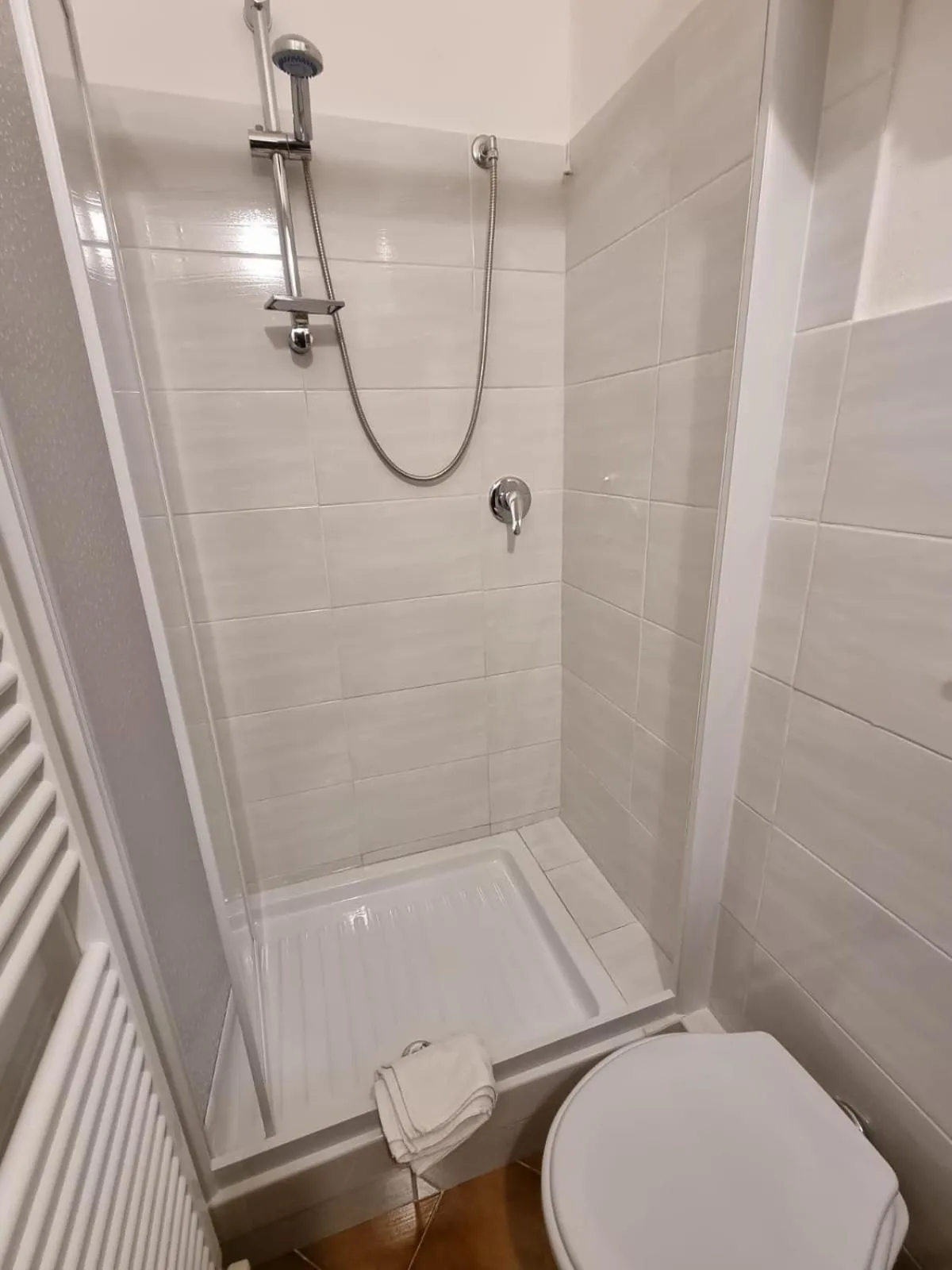 Shower in Le stanze di Aurora