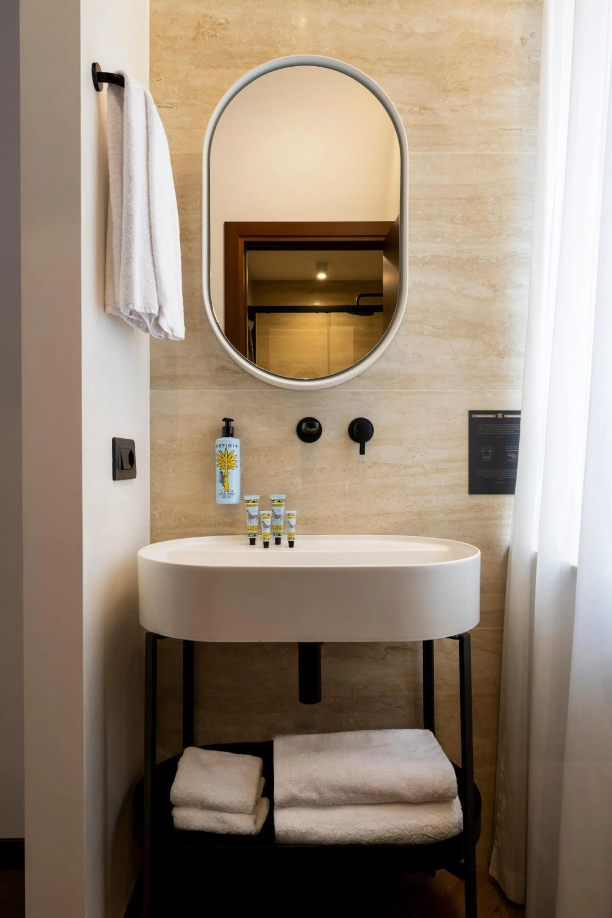 Bathroom in Boutique Hotel Piedra Rome City Centre